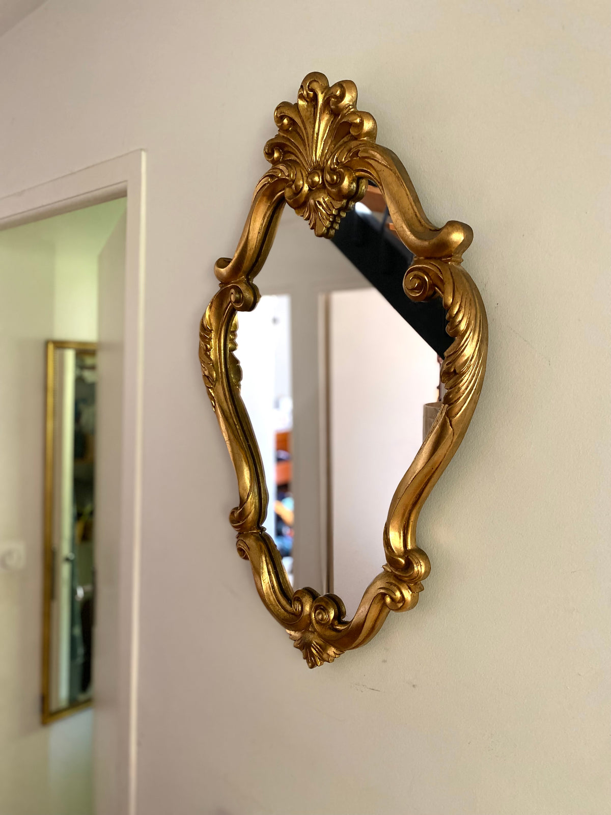 Miroir doré de style Louis XV, milieu du XXe siècle