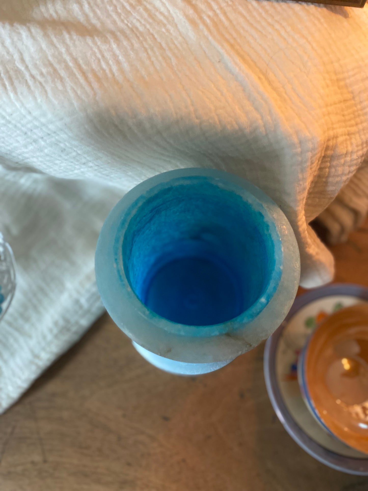 Pot d’apothicaire en albâtre bleu turquoise datant des années 1960.