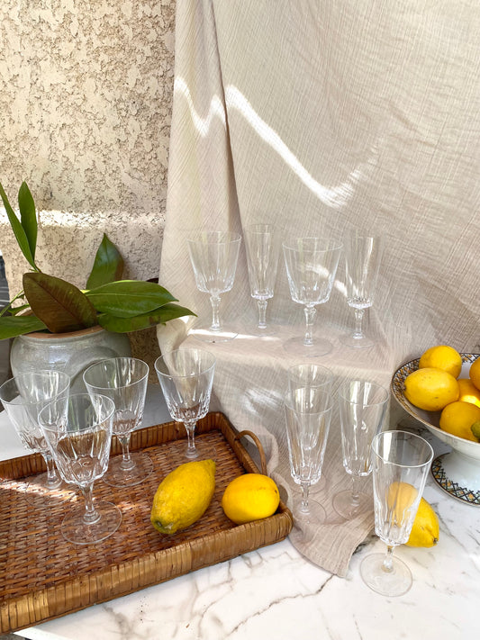 Service de 12 verres en cristal taillé à pans, 6 flûtes et 6 verres, années 60-70