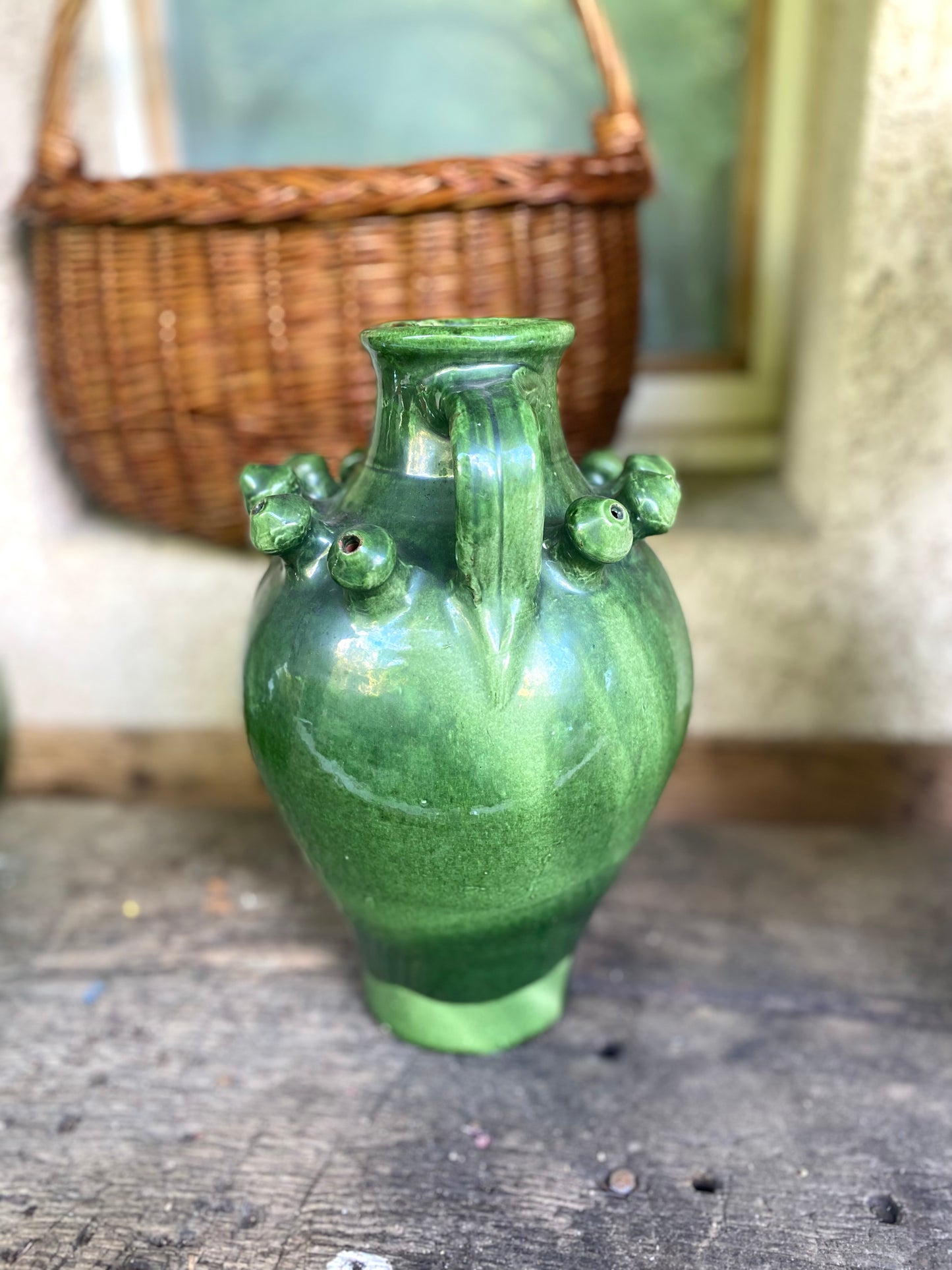 Cruche à picots en terre cuite émaillée verte
