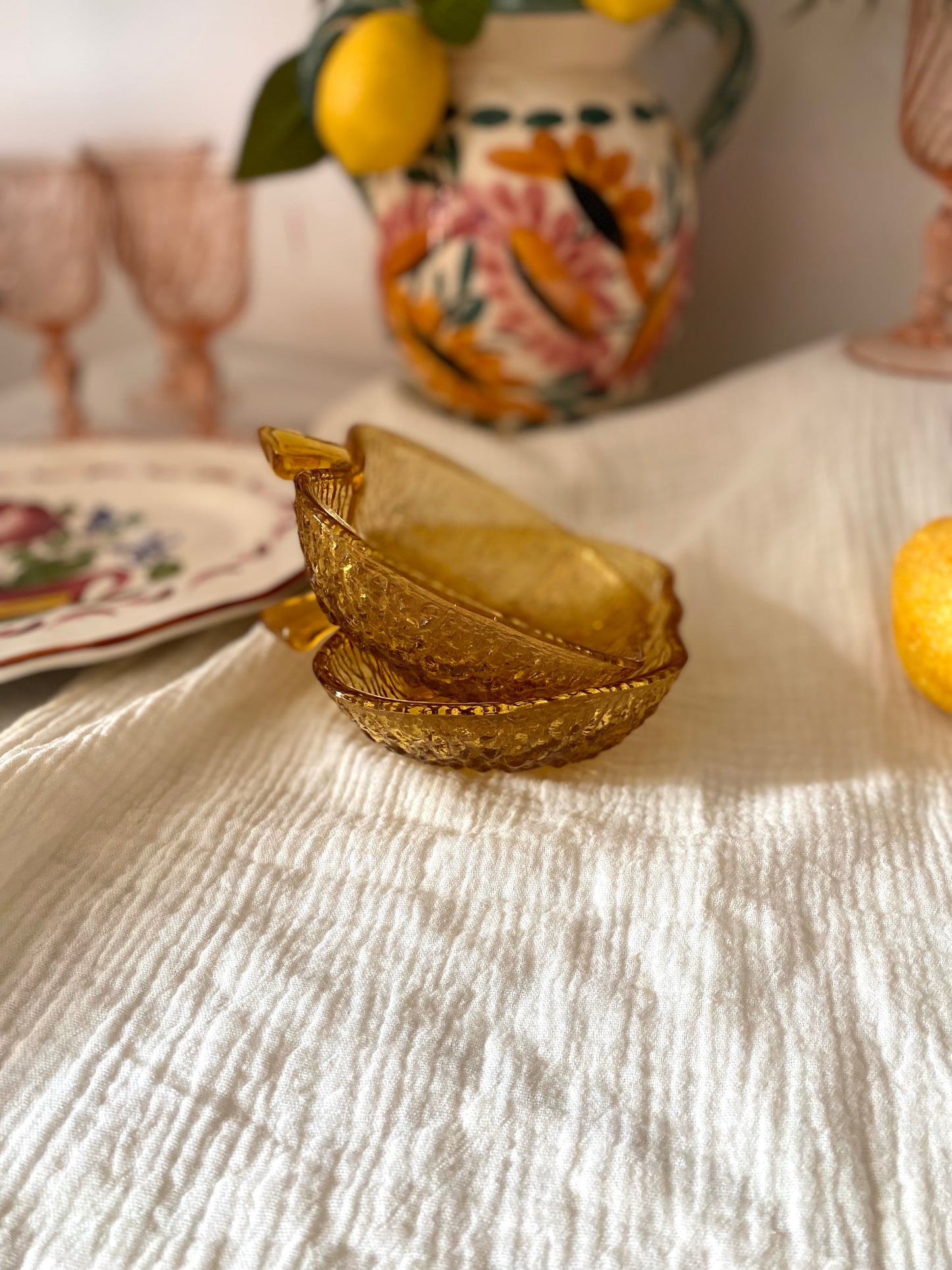 Duo de coupelles pomme en verre pressé ambré, vintage années 60-70