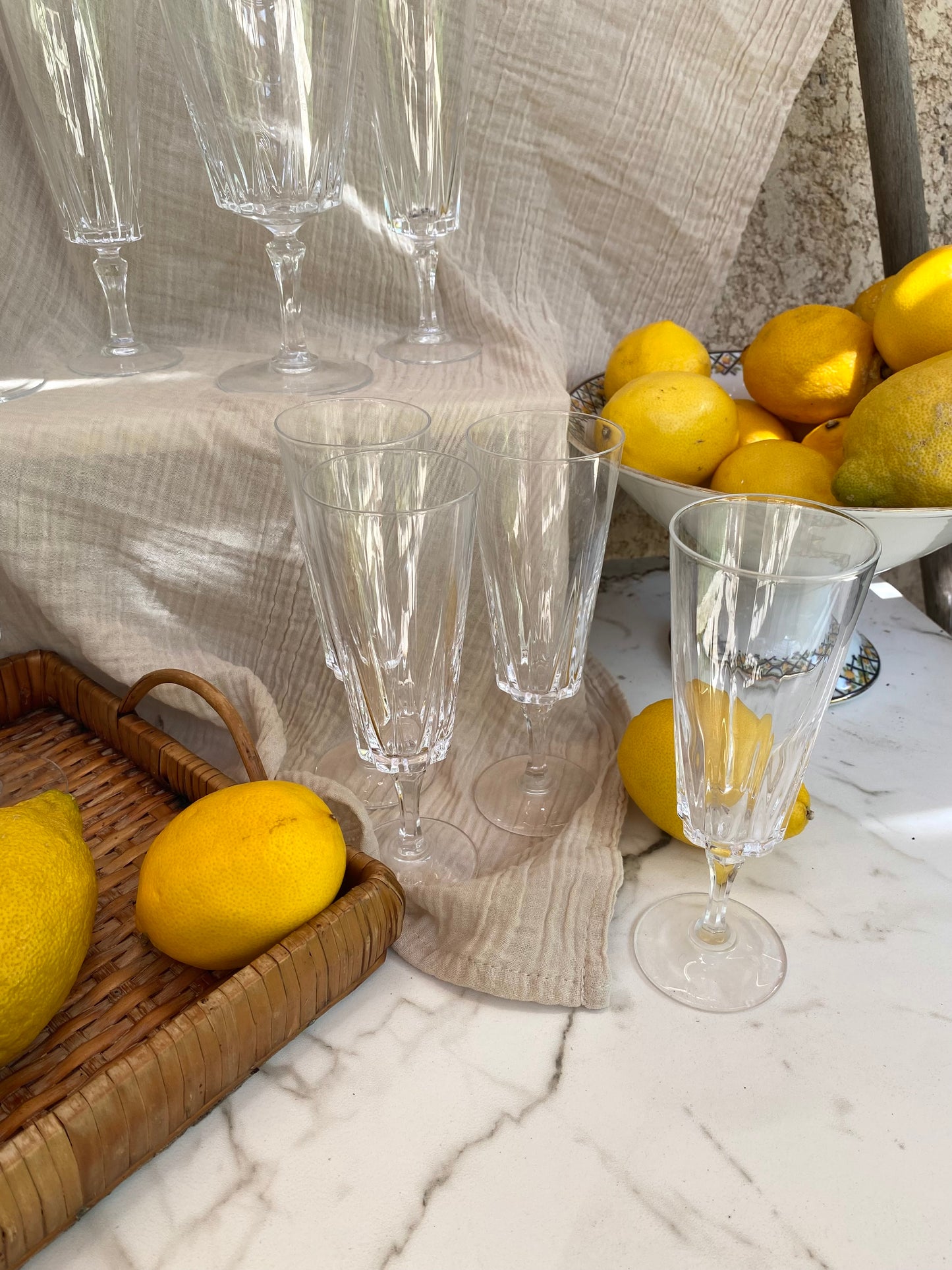 Service de 12 verres en cristal taillé à pans, 6 flûtes et 6 verres, années 60-70