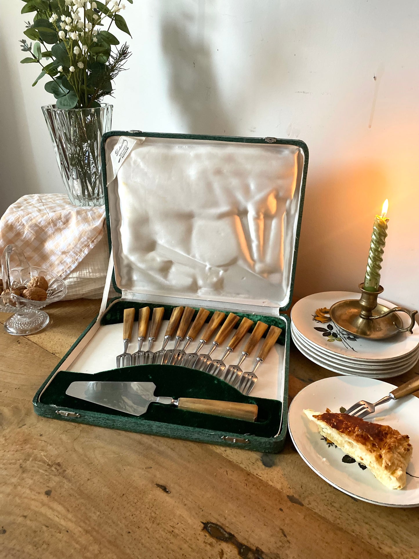 Service à dessert en corne ancienne