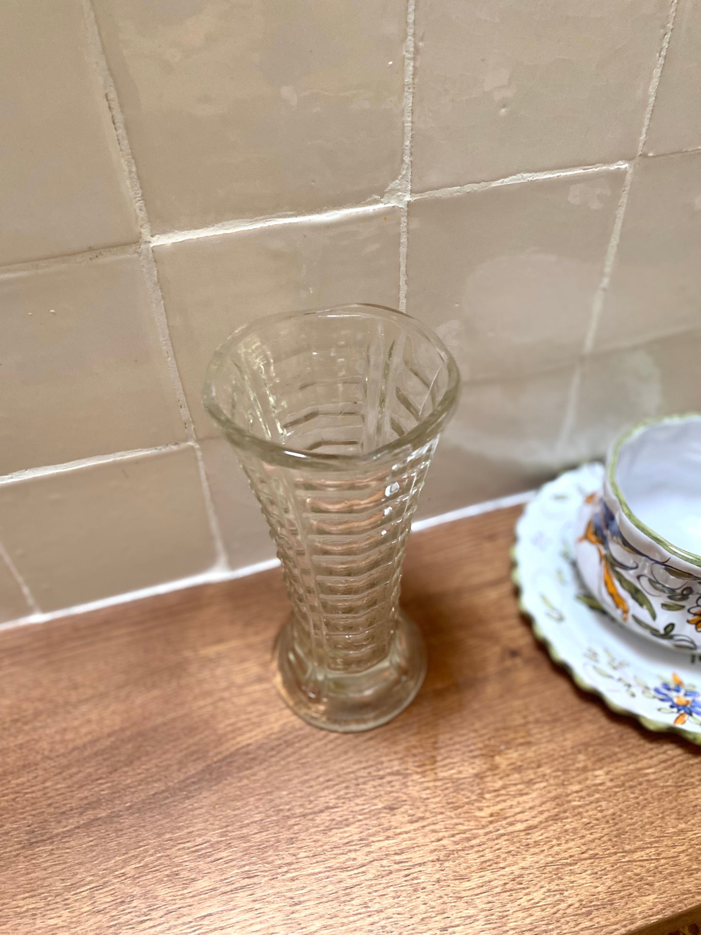 Vase en verre moulé vintage