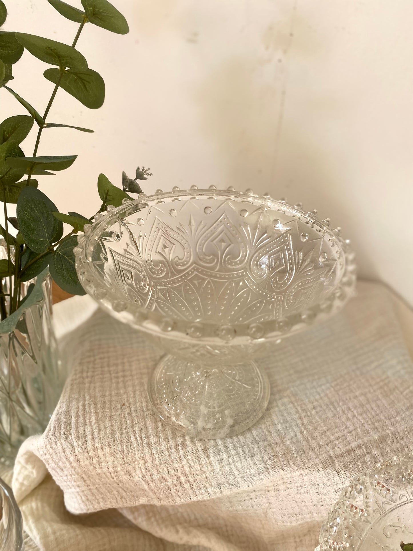 Superbe drageoir Ancien en Verre Moulé – Motif "Cœur & Lyre" – Style EAPG