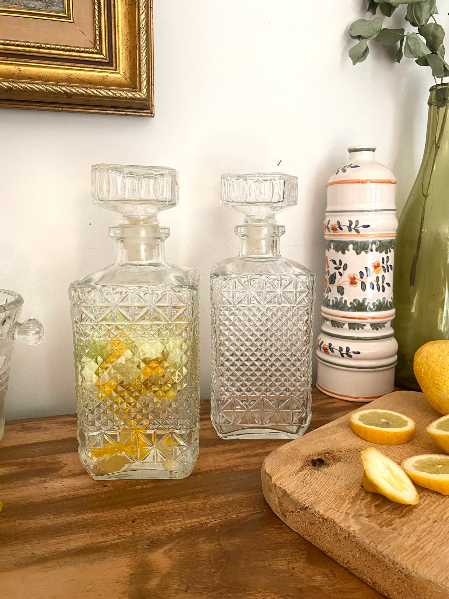 Bouteille décorative en céramique ancienne