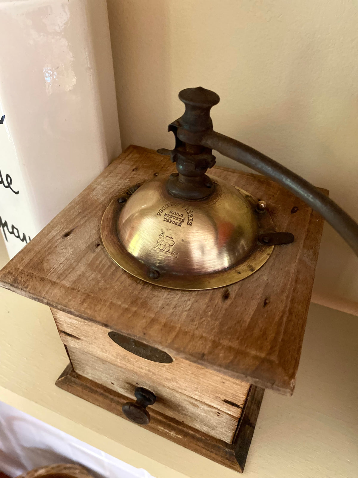 Moulin à café Peugeot Frères, Valentigney – bois et laiton