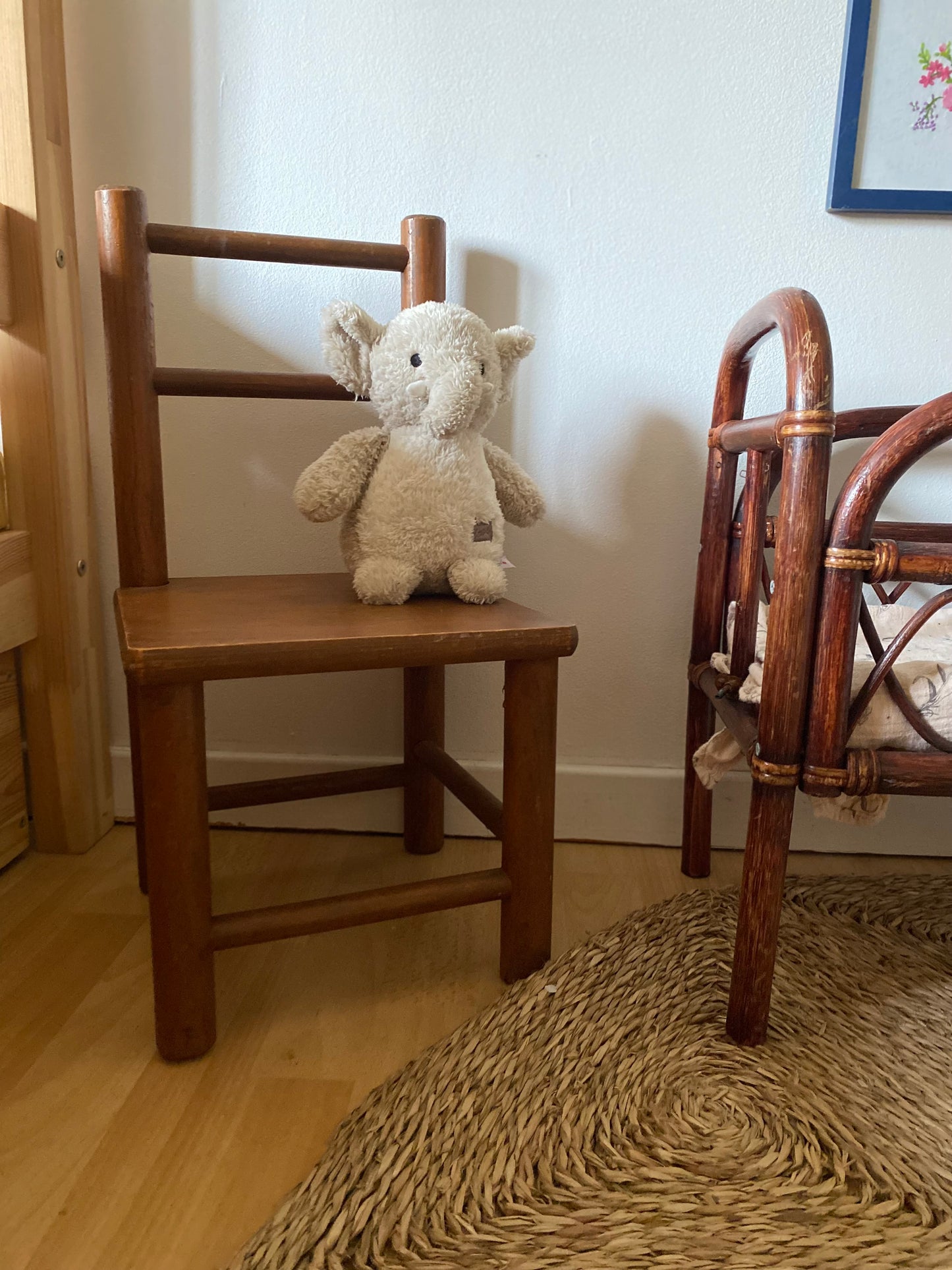 Petite chaise pour enfant en bois ancien