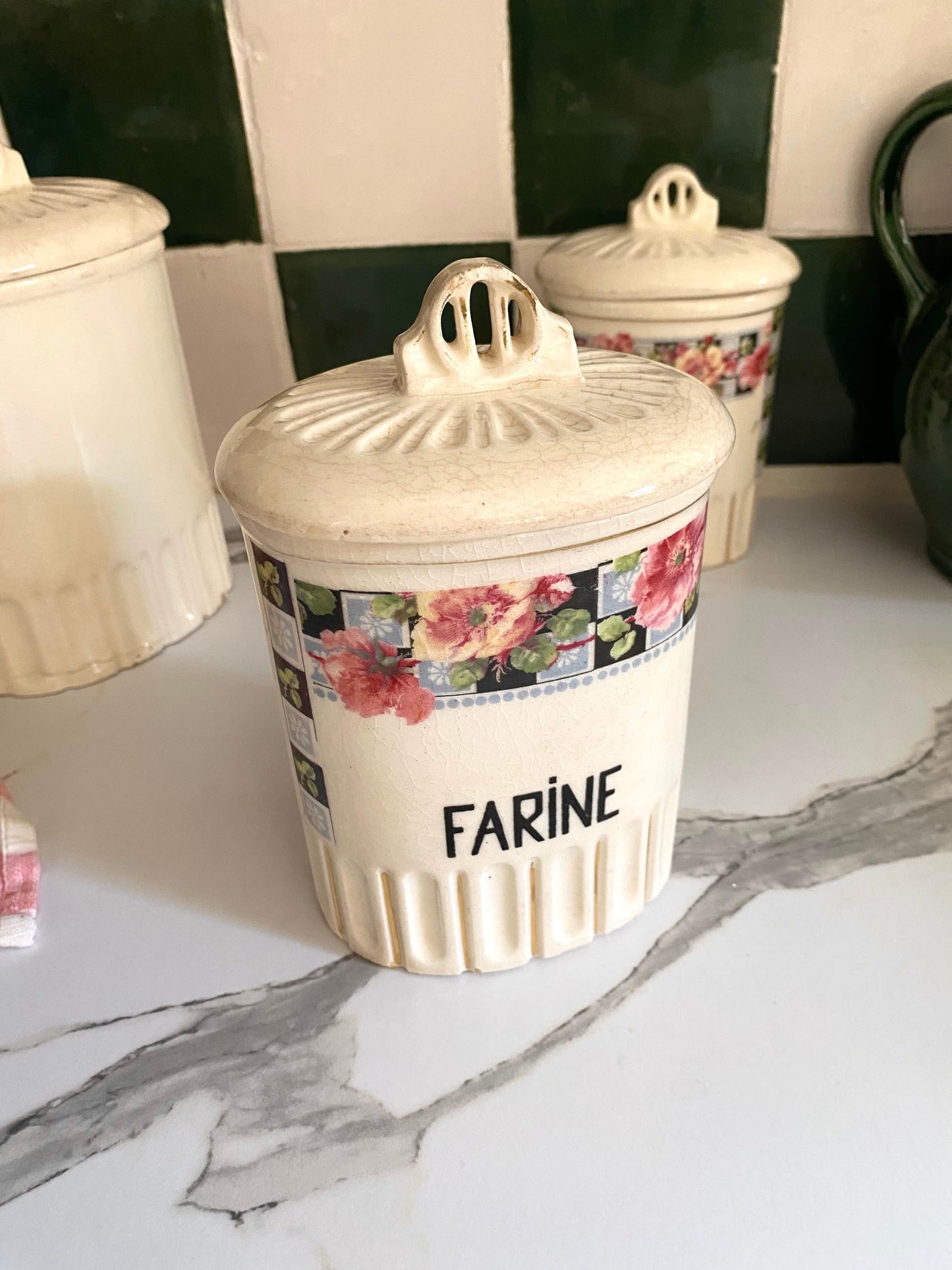 Série de pots à epices en faïence