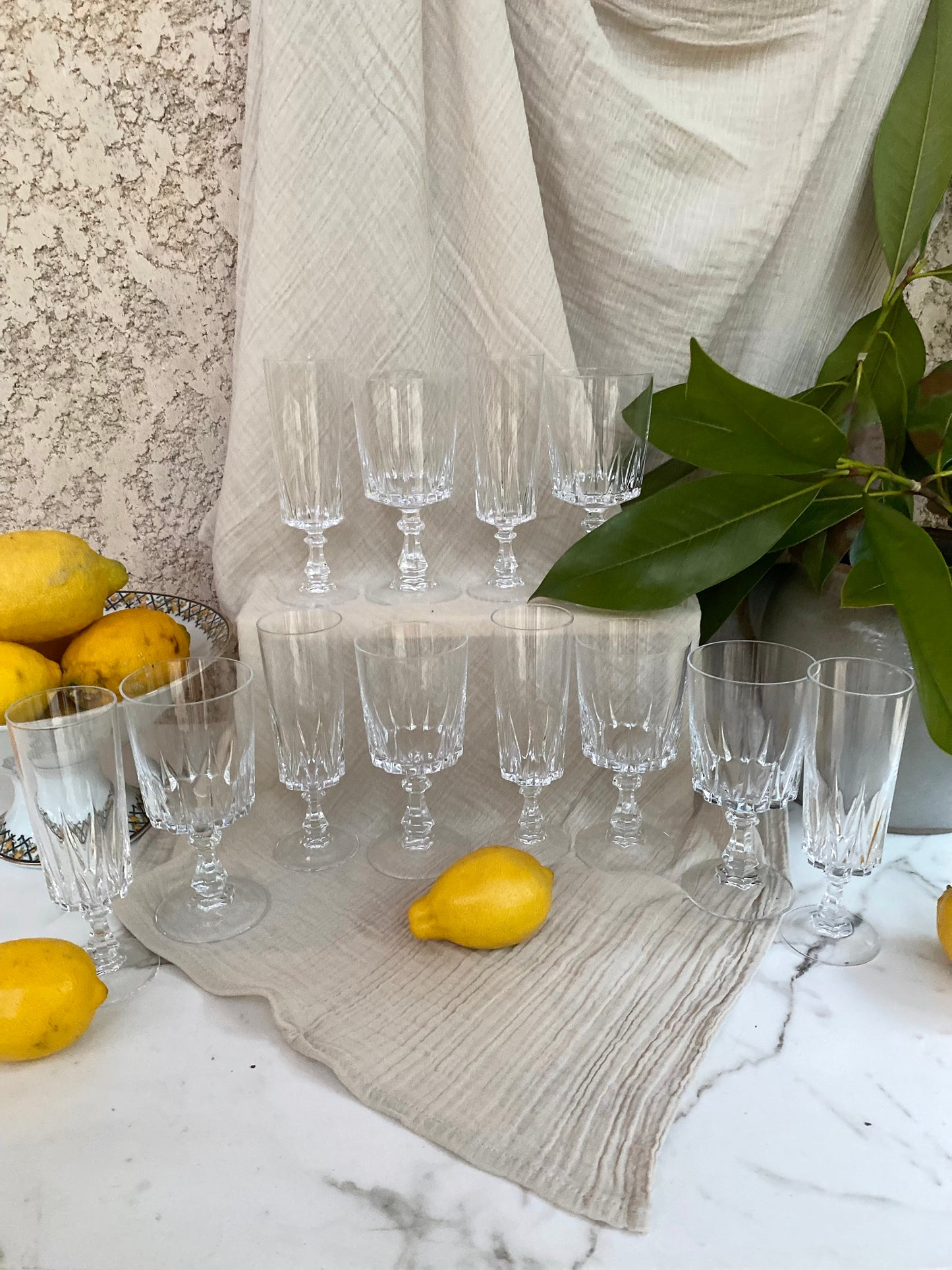 Service de 12 verres en cristal taillé 1970
