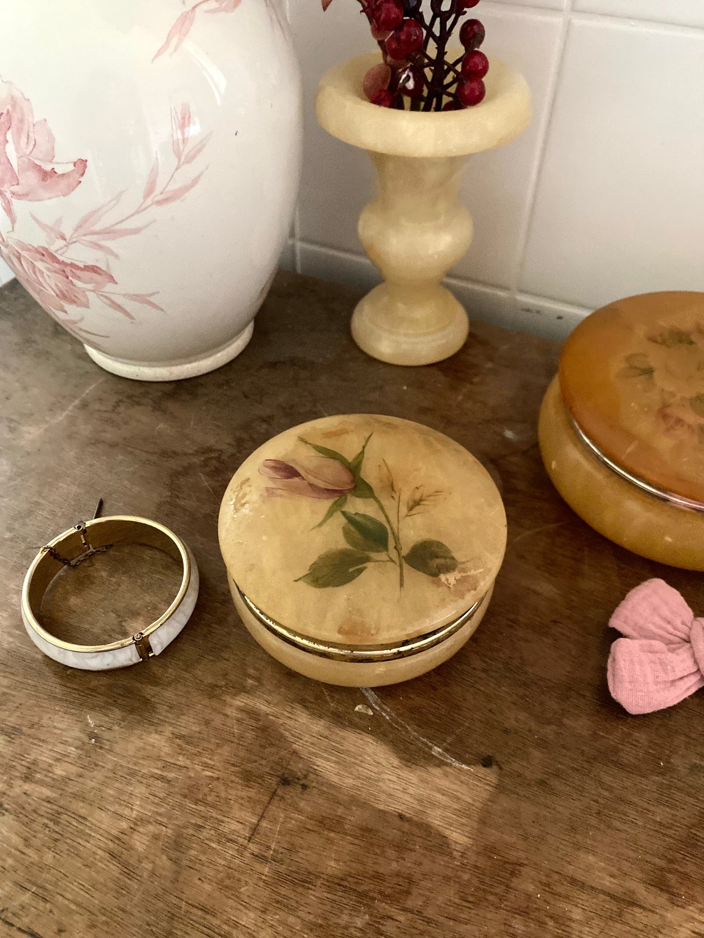 Alice/ Boîte à bijoux en albâtre