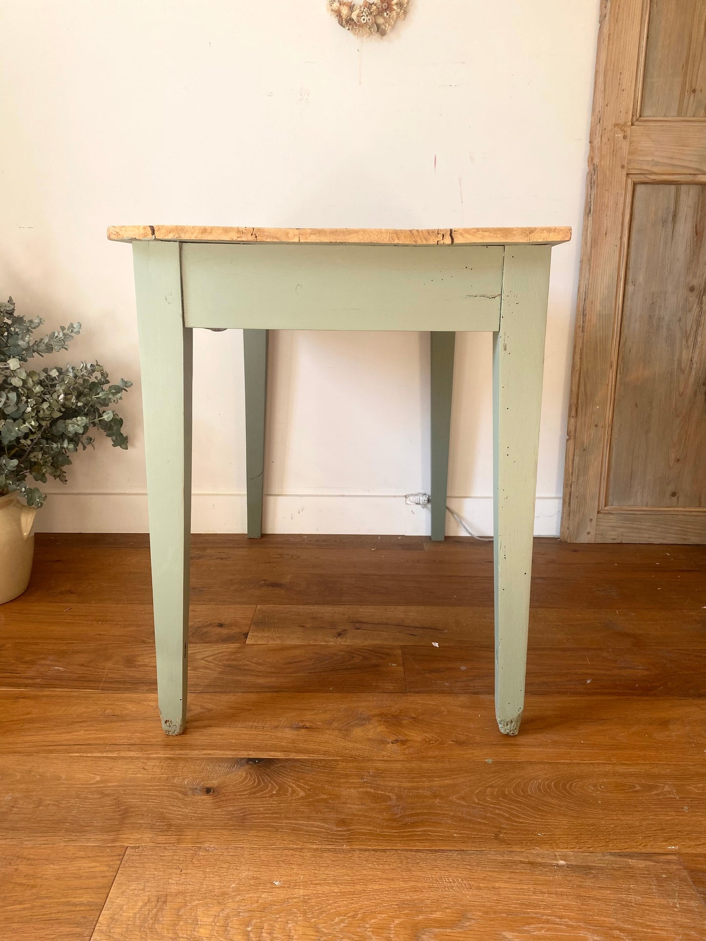 Bureau d’écolier en bois ancien rénové
