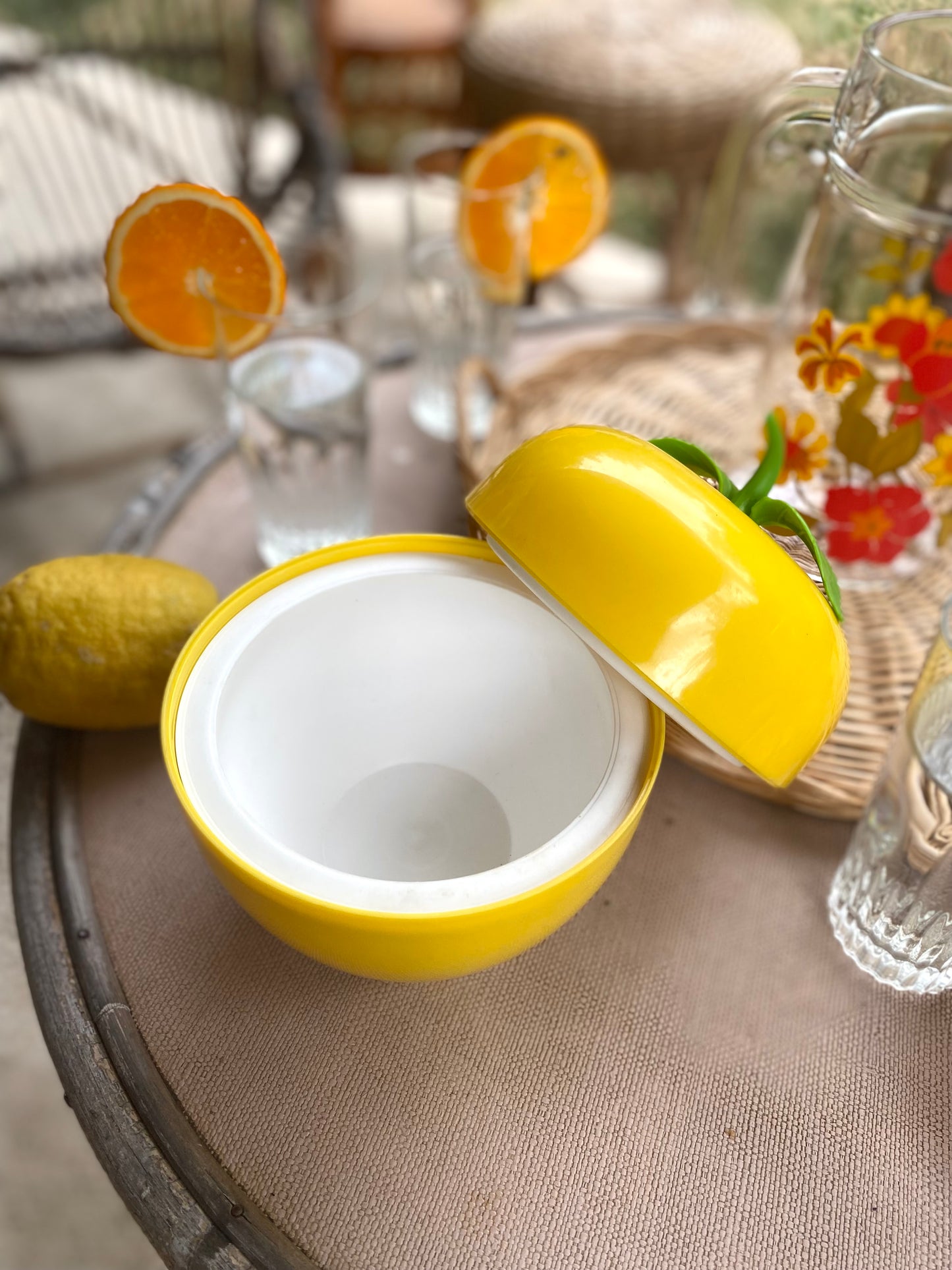 Seau à glaçons "pomme" vintage en plastique jaune, années 70