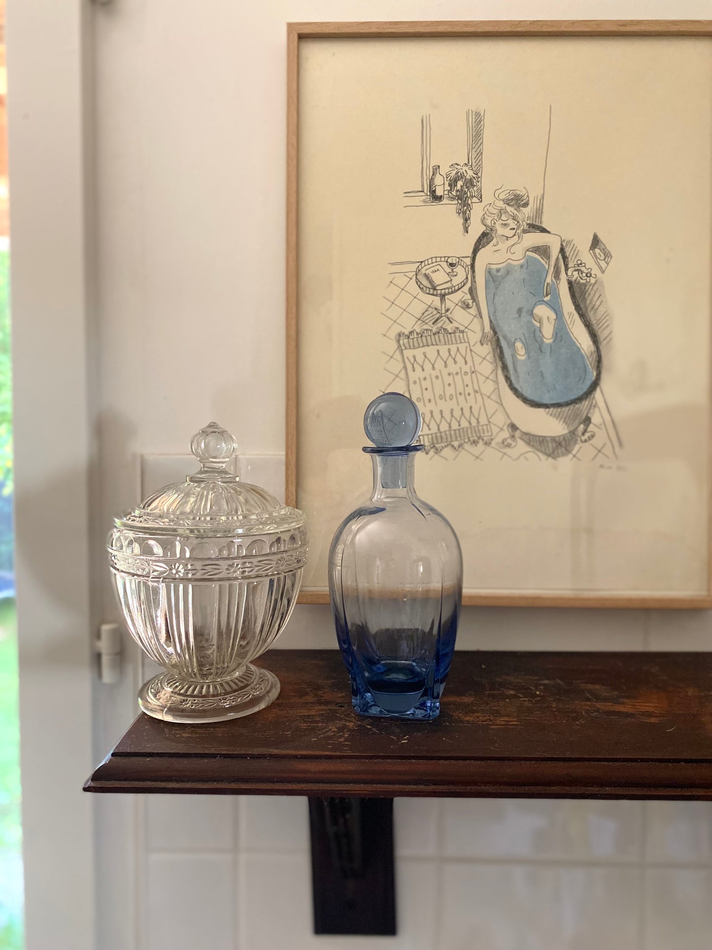 Carafe à liqueur en verre bleu soufflé — bouchon boule