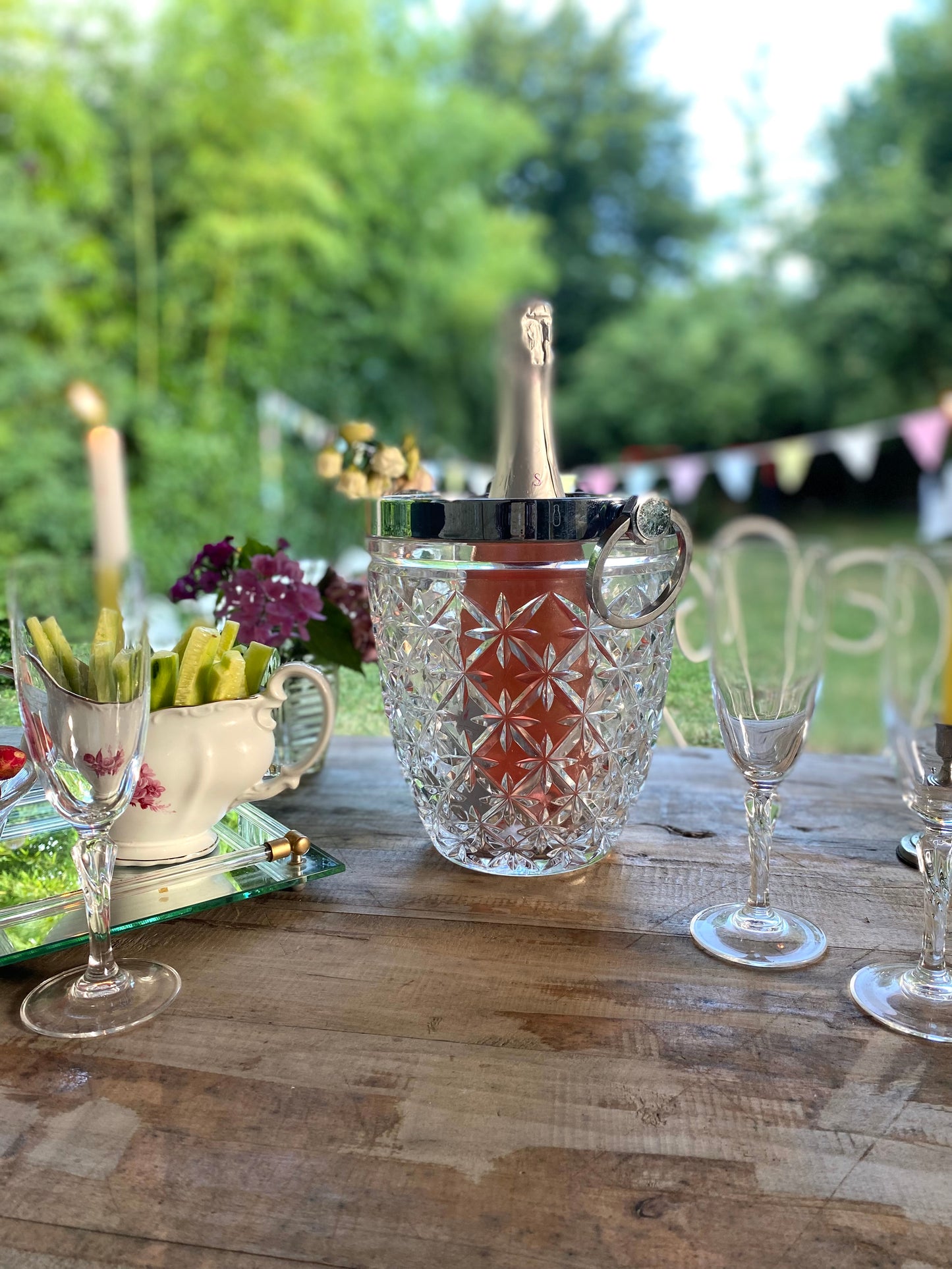 Seau à champagne ancien en verre moulé