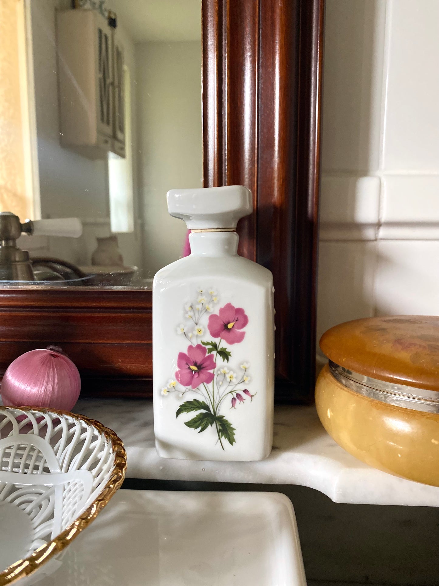 Alice / Flacon en porcelaine ancienne