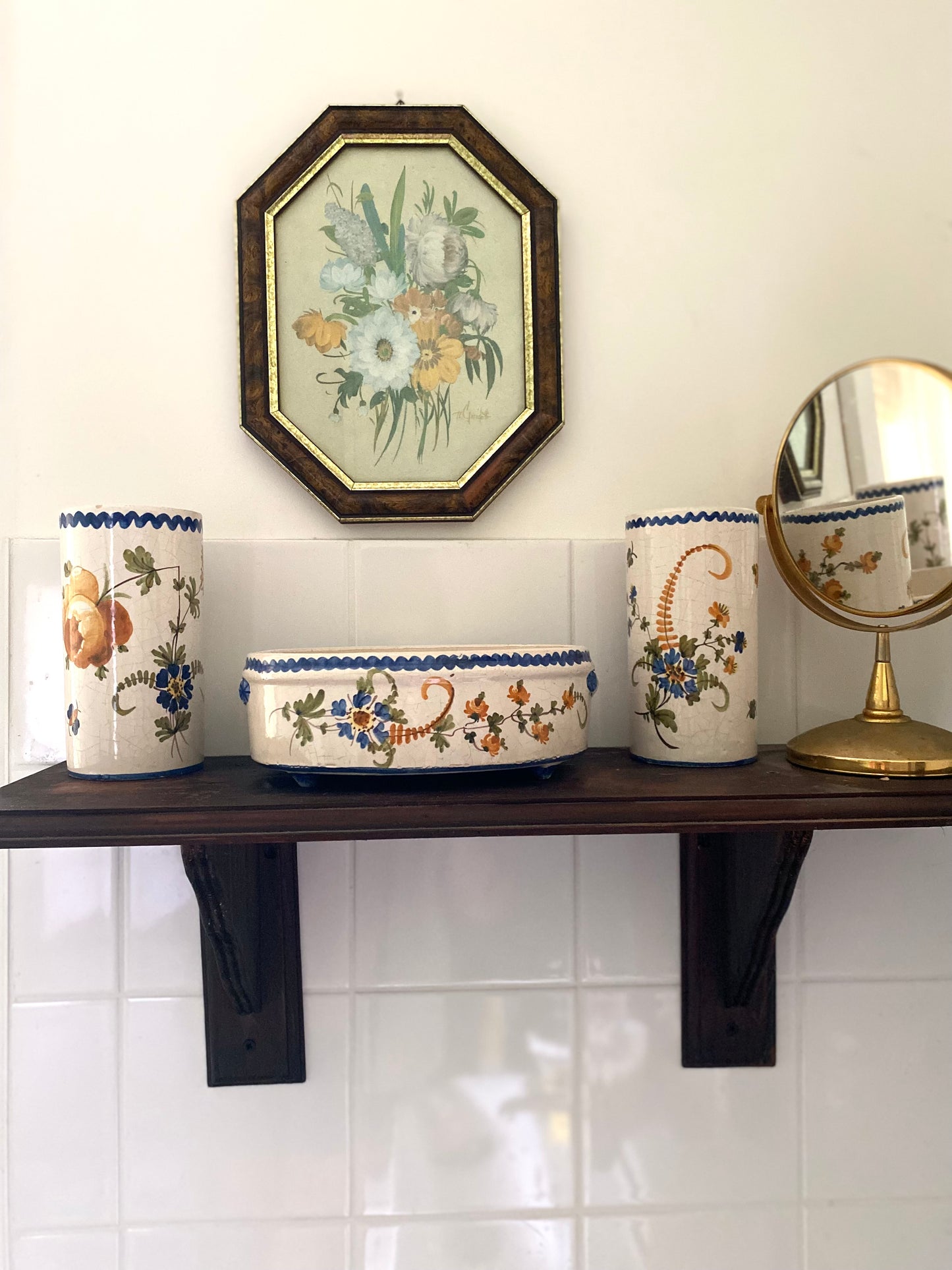 Ensemble de salles de bain en céramique ancienne