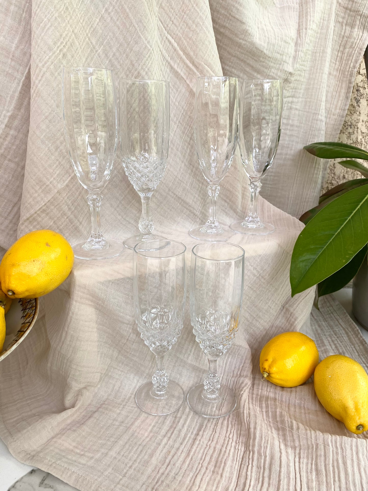 Service de 6 flûtes à champagne dépareillées