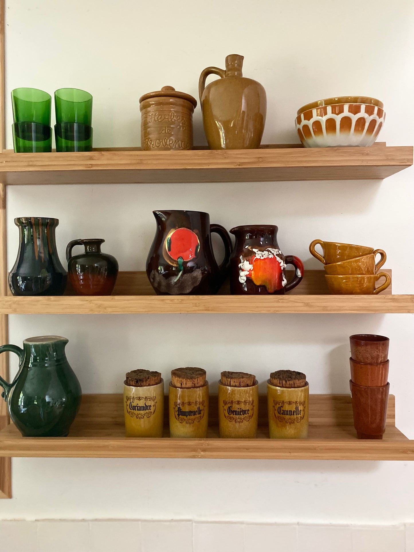 Duo de pichets en céramique ancienne