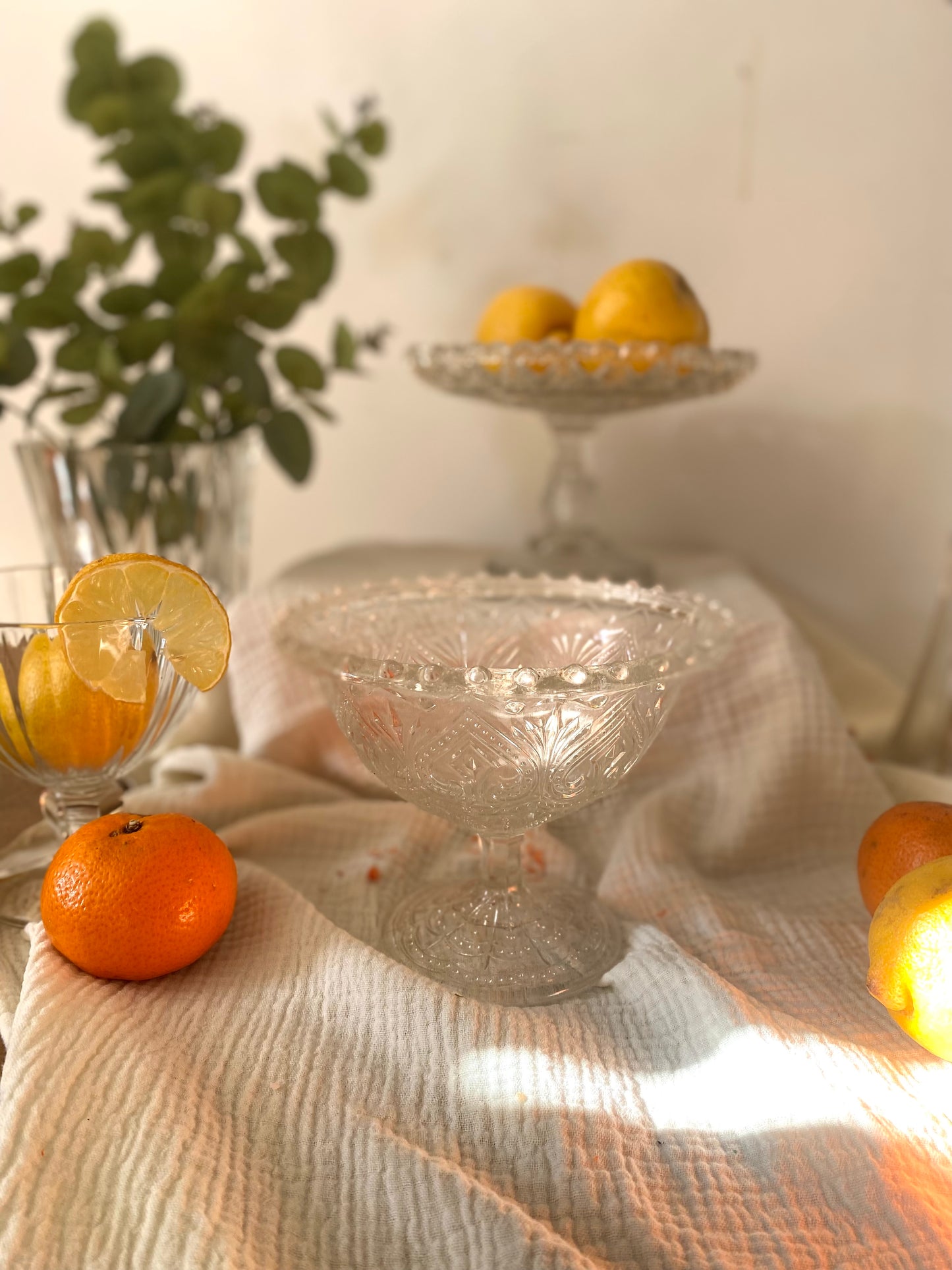 Superbe drageoir Ancien en Verre Moulé – Motif "Cœur & Lyre" – Style EAPG