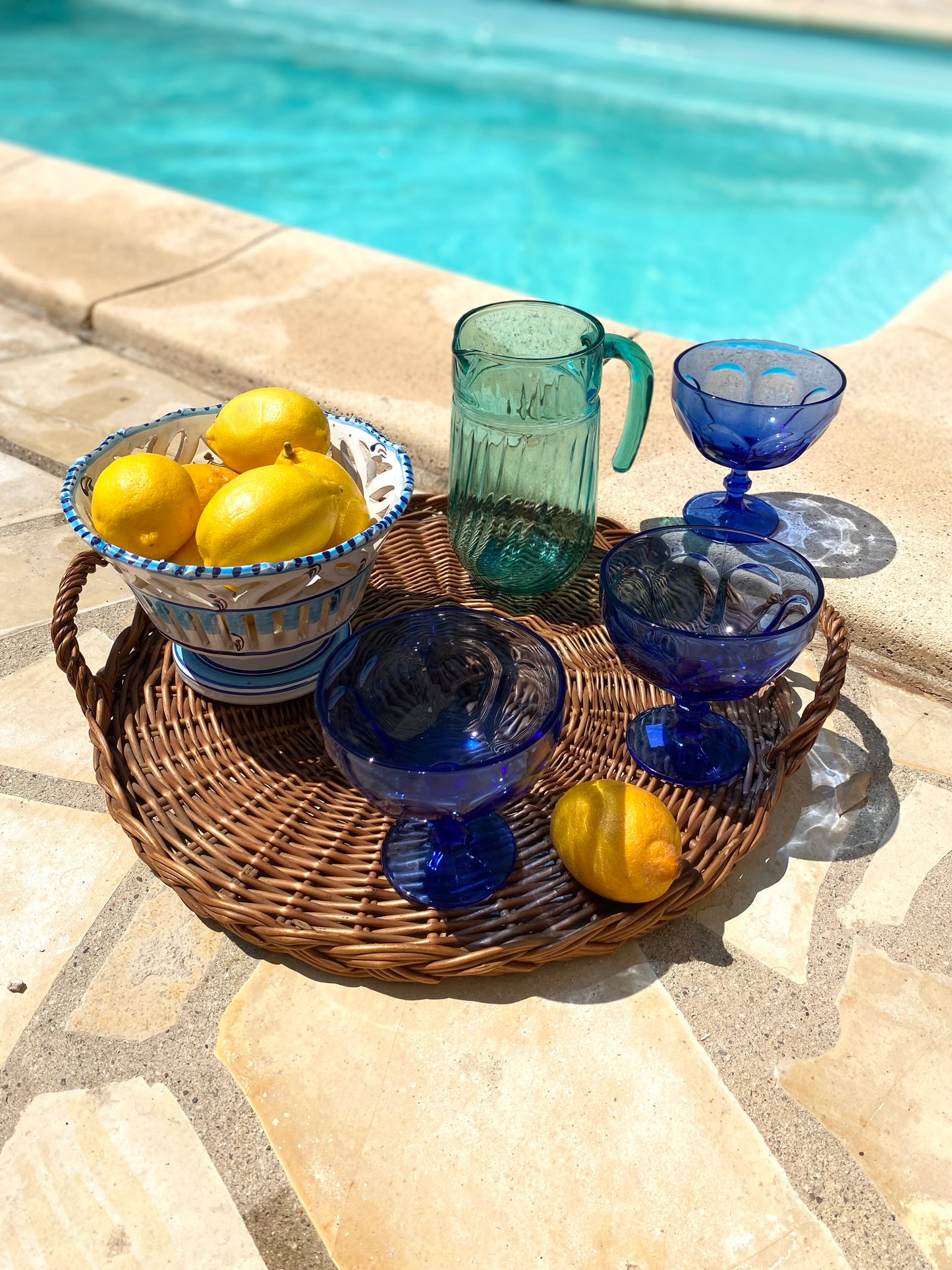 Corbeille à fruits ajourée en faïence vintage