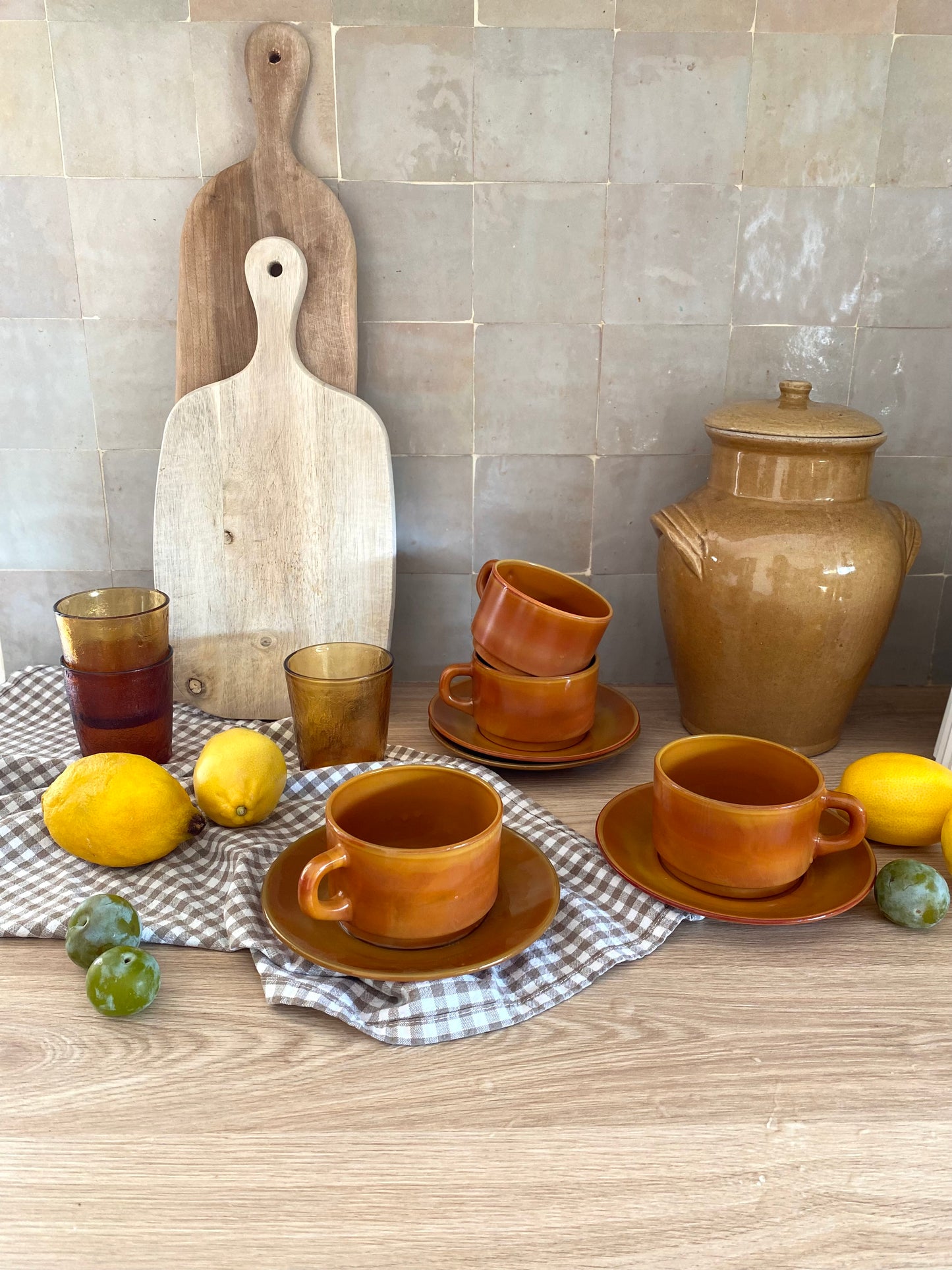 Lot de 4 tasses et soucoupes vintage en céramique caramel