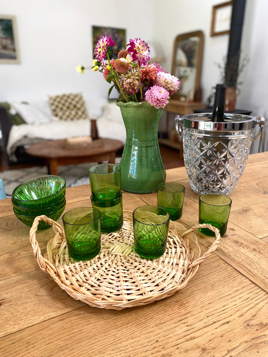 Série de 8 gobelets en verre teinté vert
