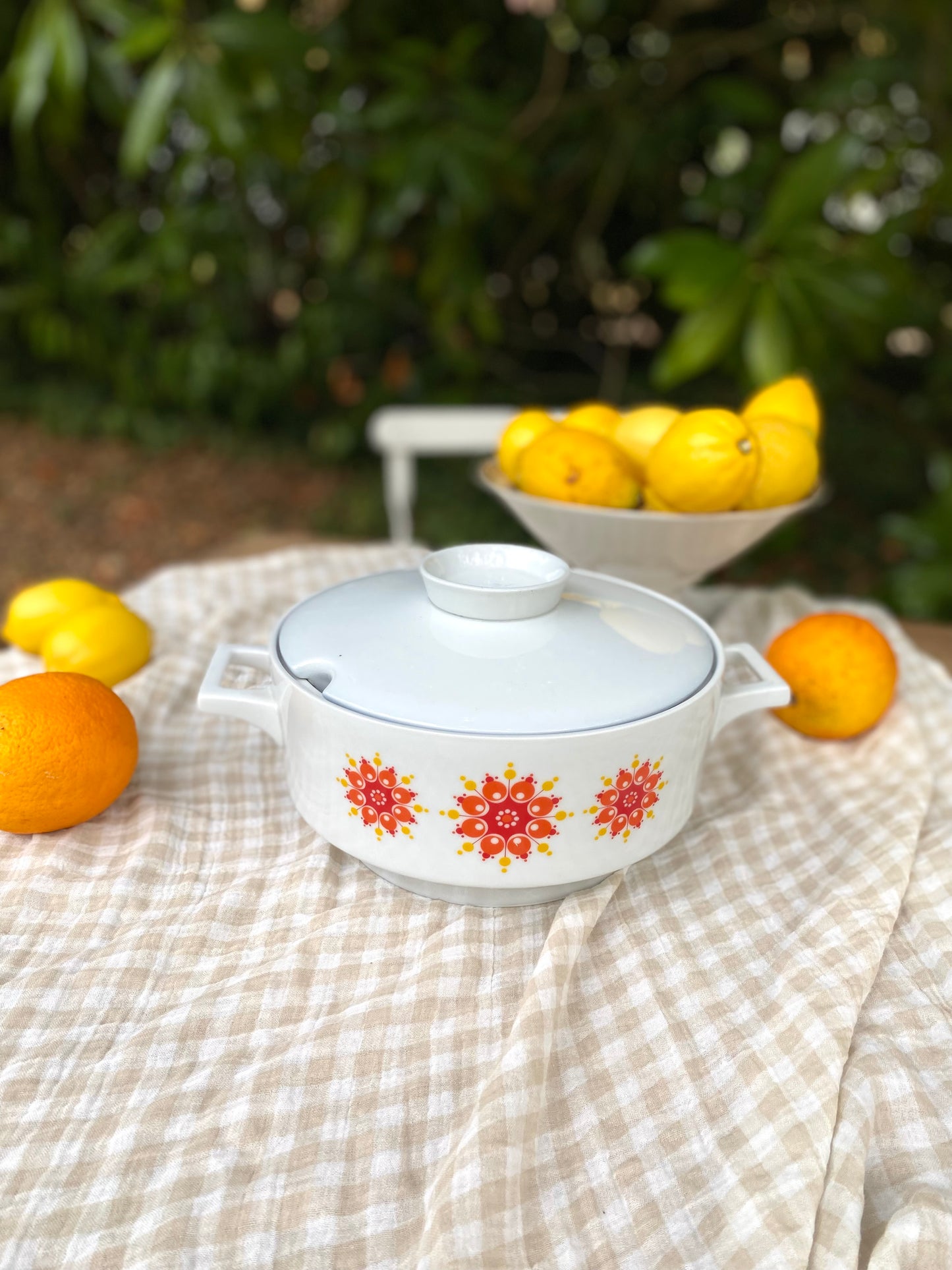 Soupière couverte Winterling, décor pop années 70