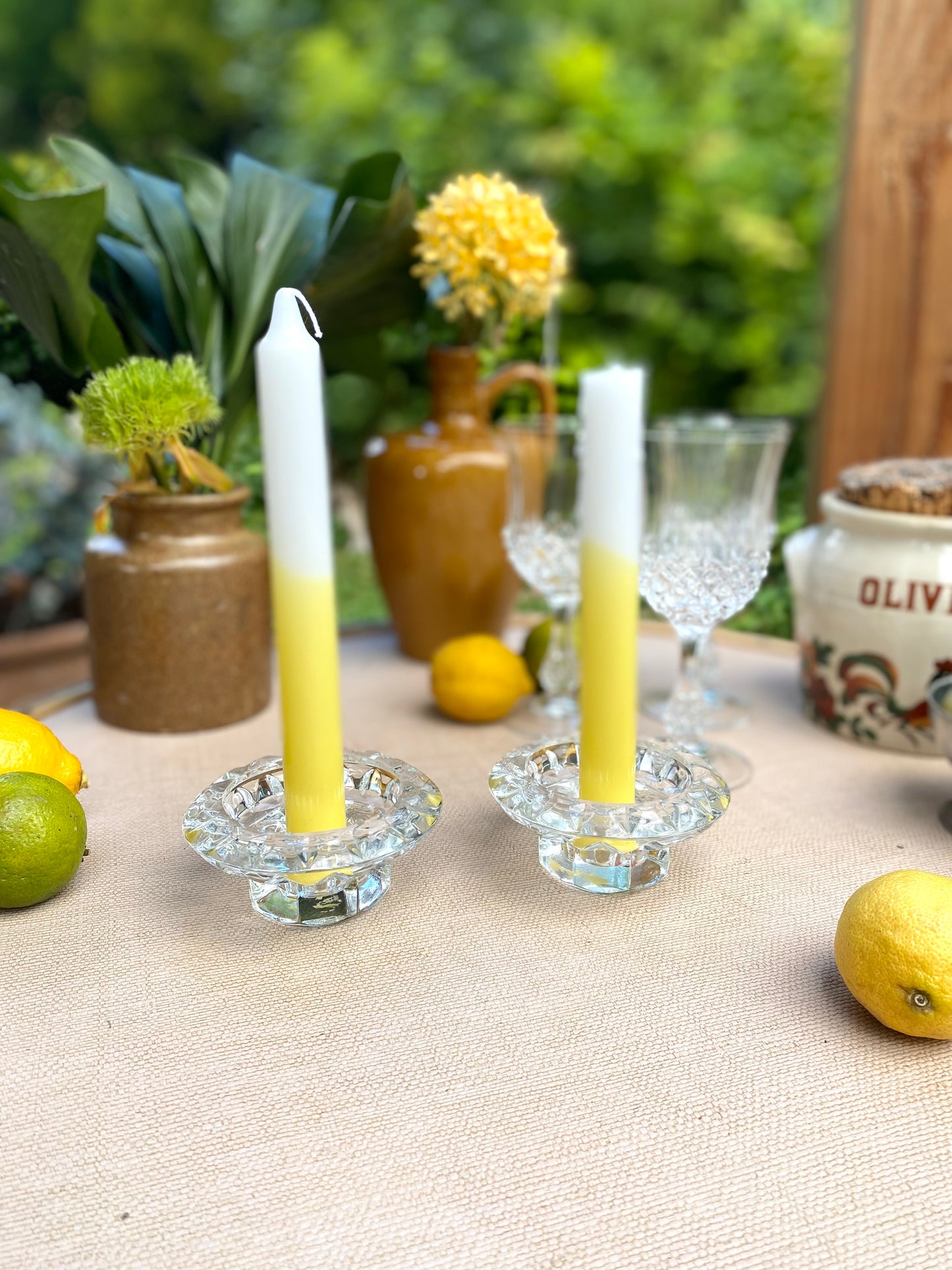 Paire de bougeoirs en verre ancien