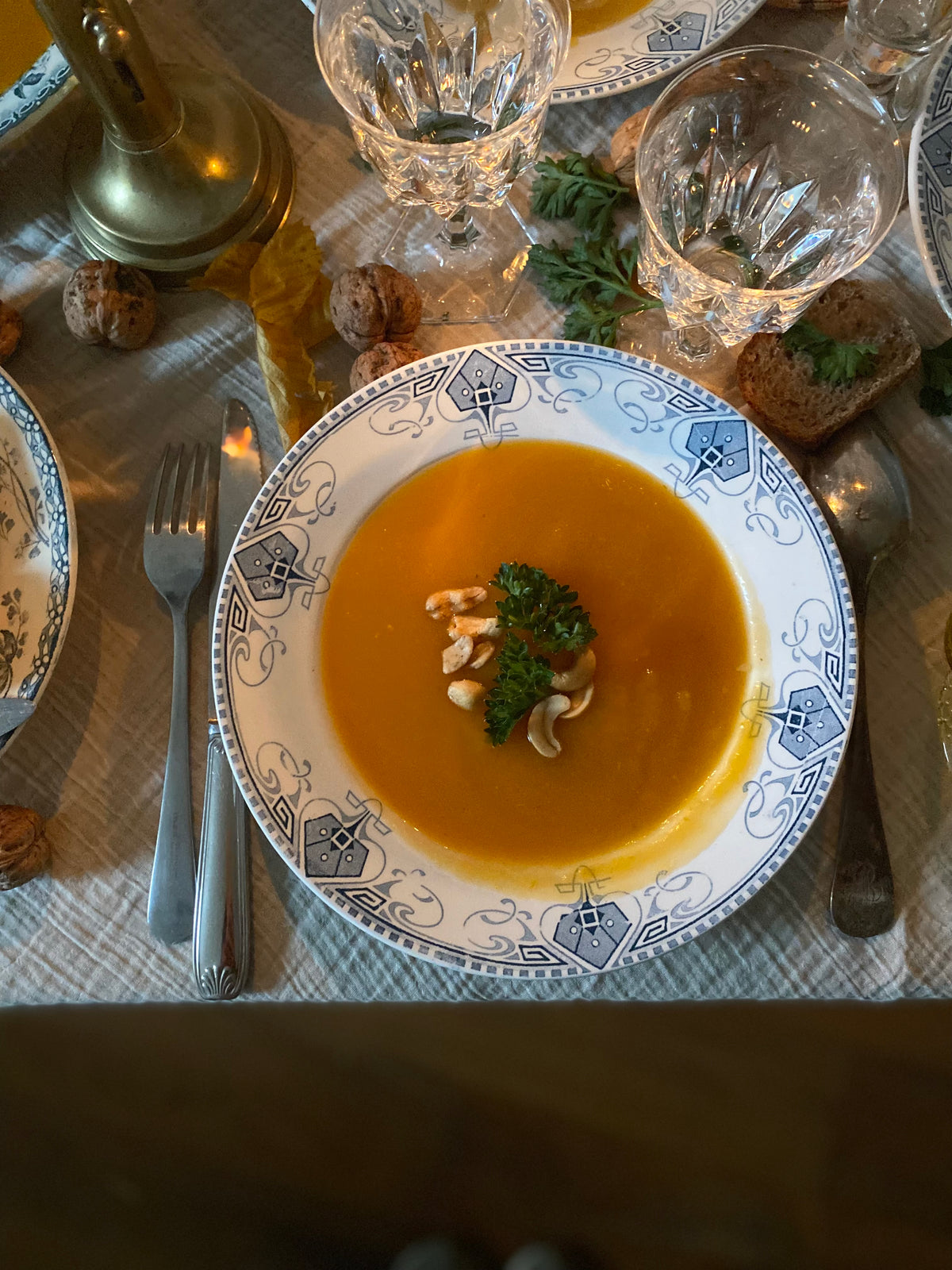 Assiettes creuses anciennes en Terre de fer