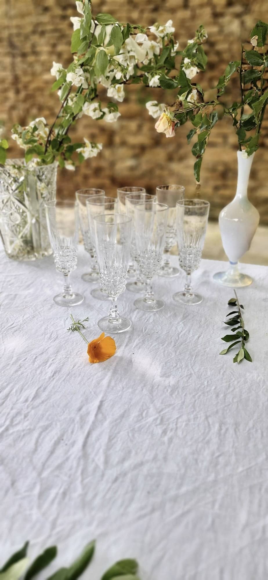 9 flûtes à champagne en cristal ancien