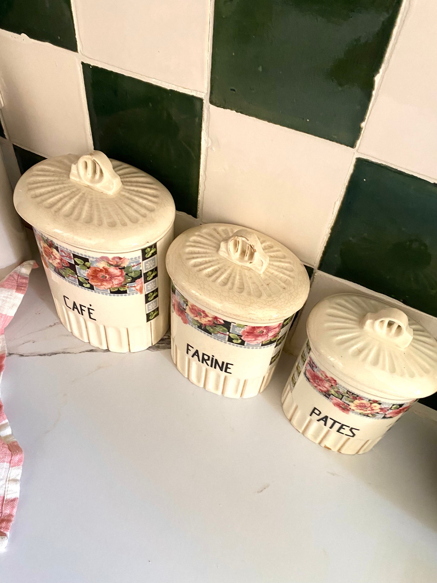Série de pots à epices en faïence