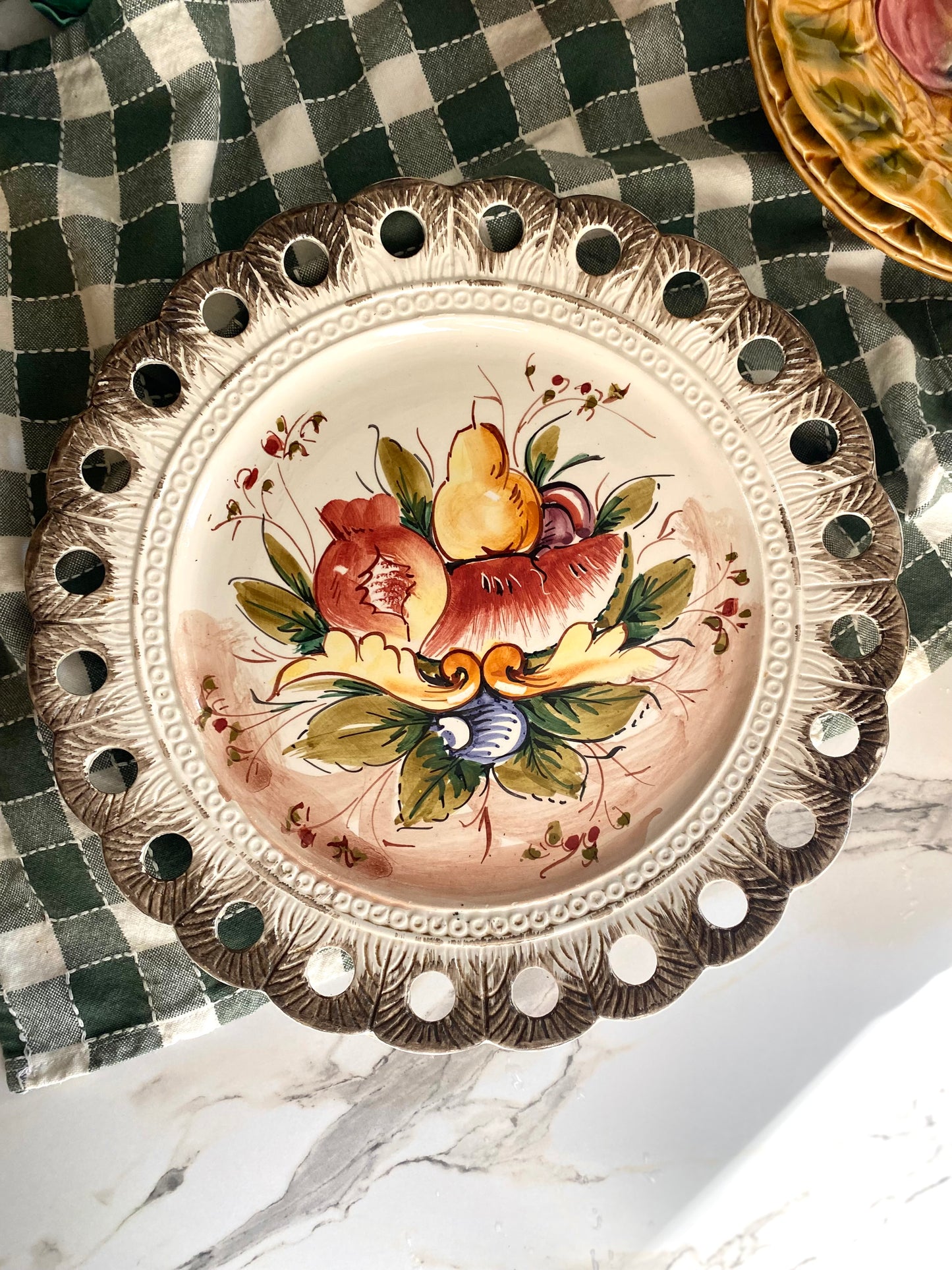 Plat en faïence ancienne