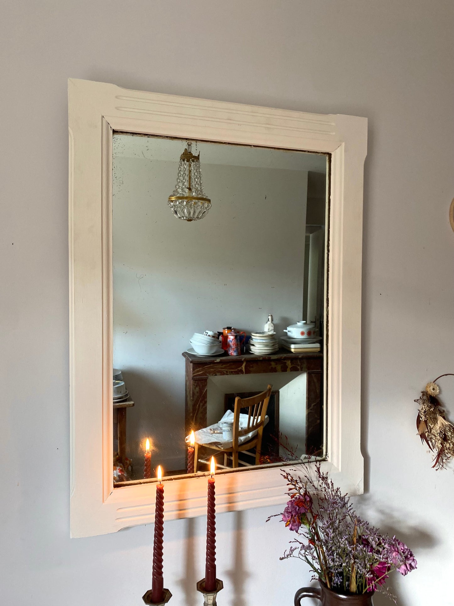 Grand miroir en bois ancien blanc