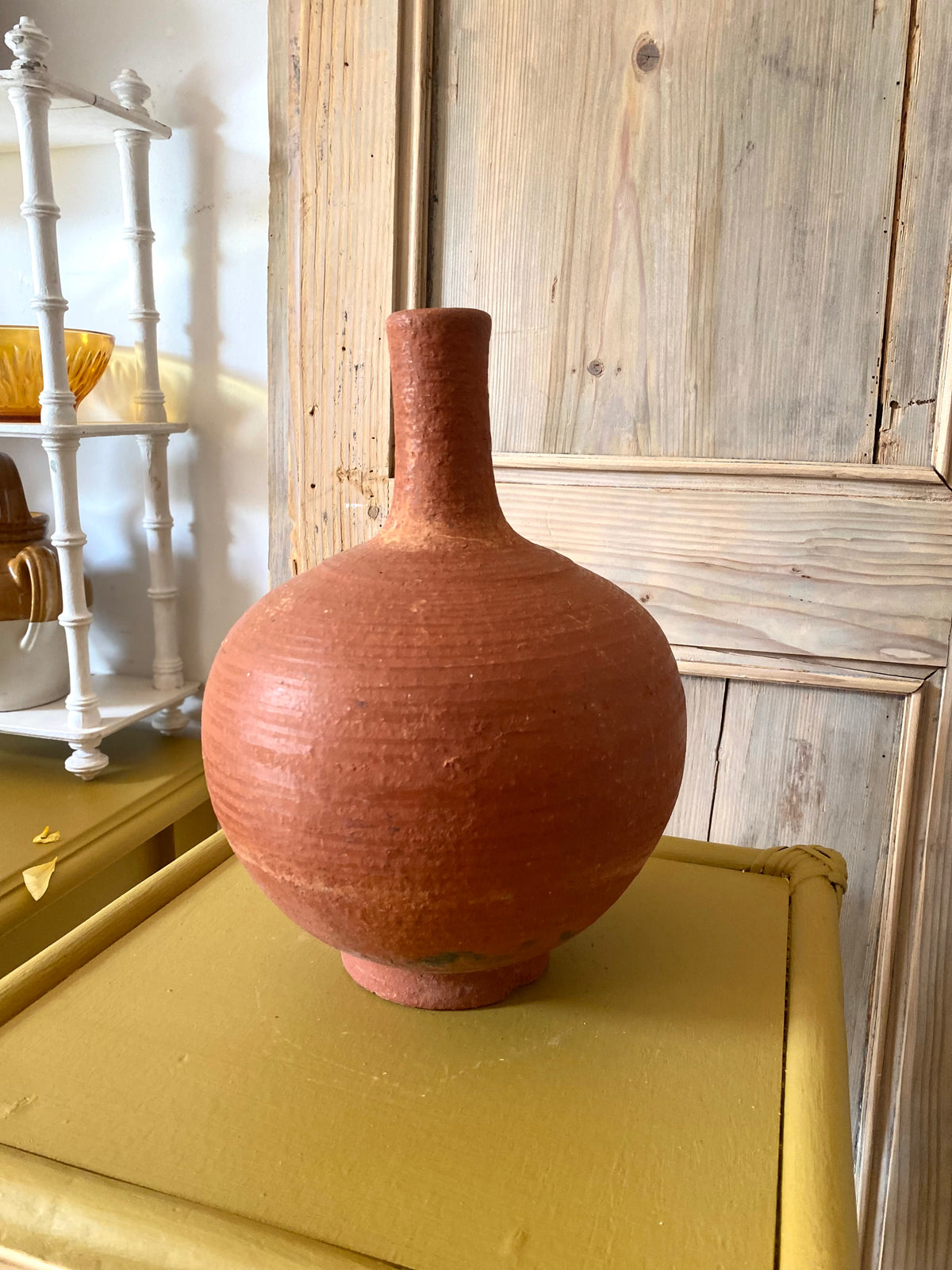 Vase bouteille en terre cuite, col long, poterie tournée