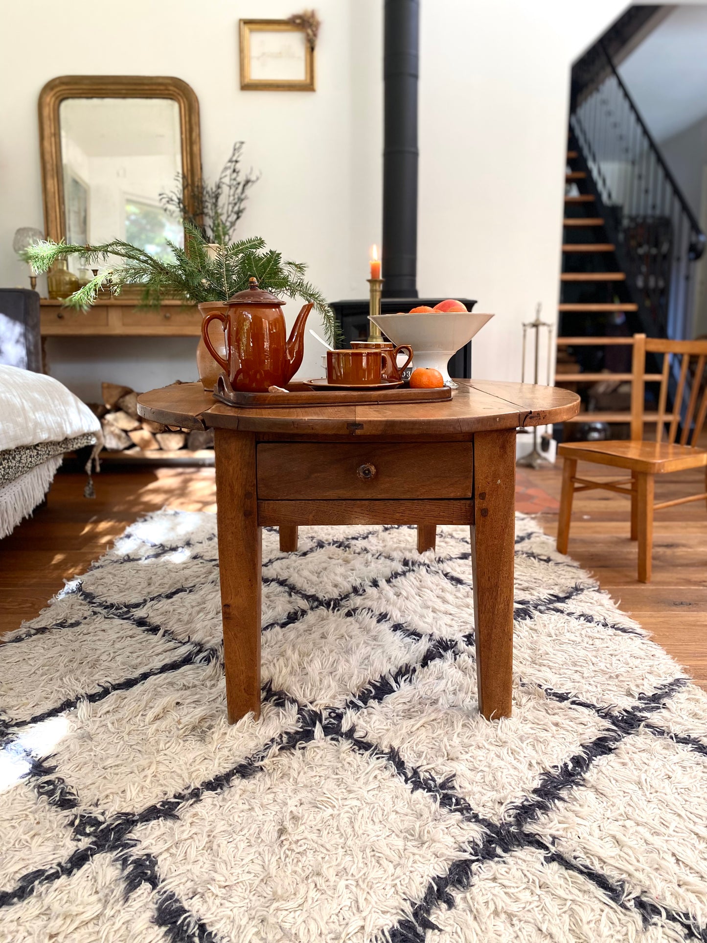 Table basse ancienne en noyer de 1900