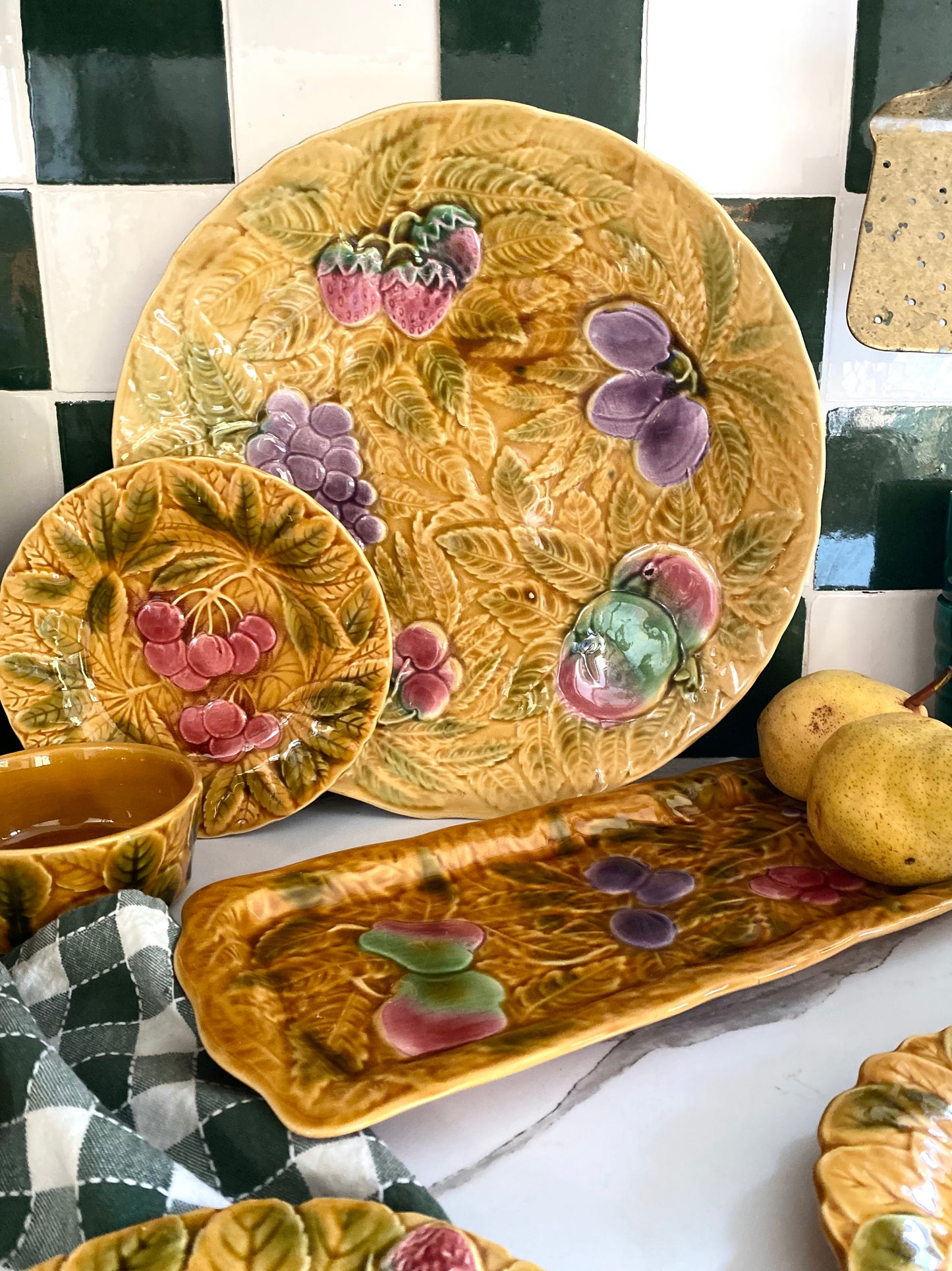 Assiettes à dessert en barbotine