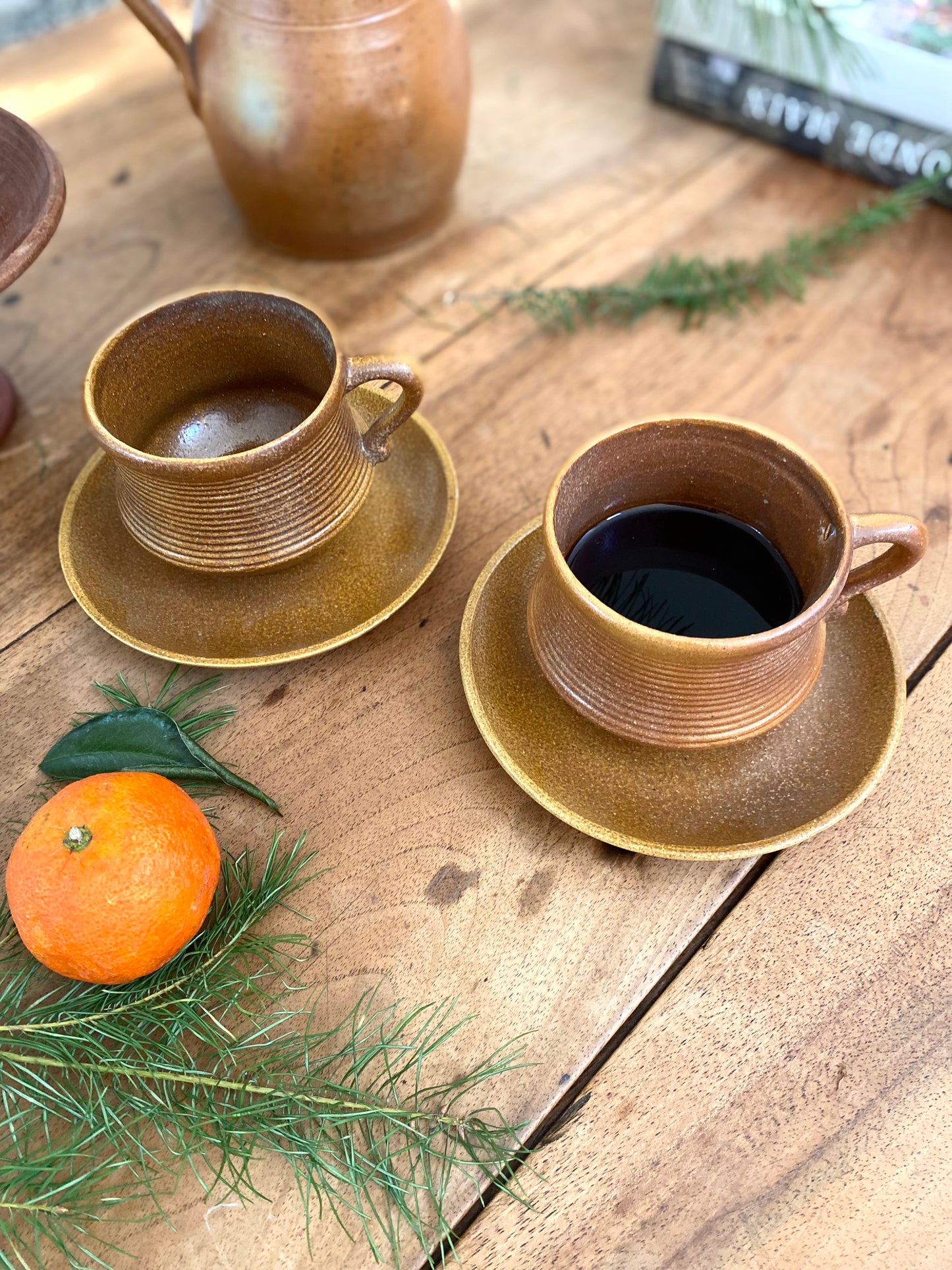 Tasses en grès annelé 1970