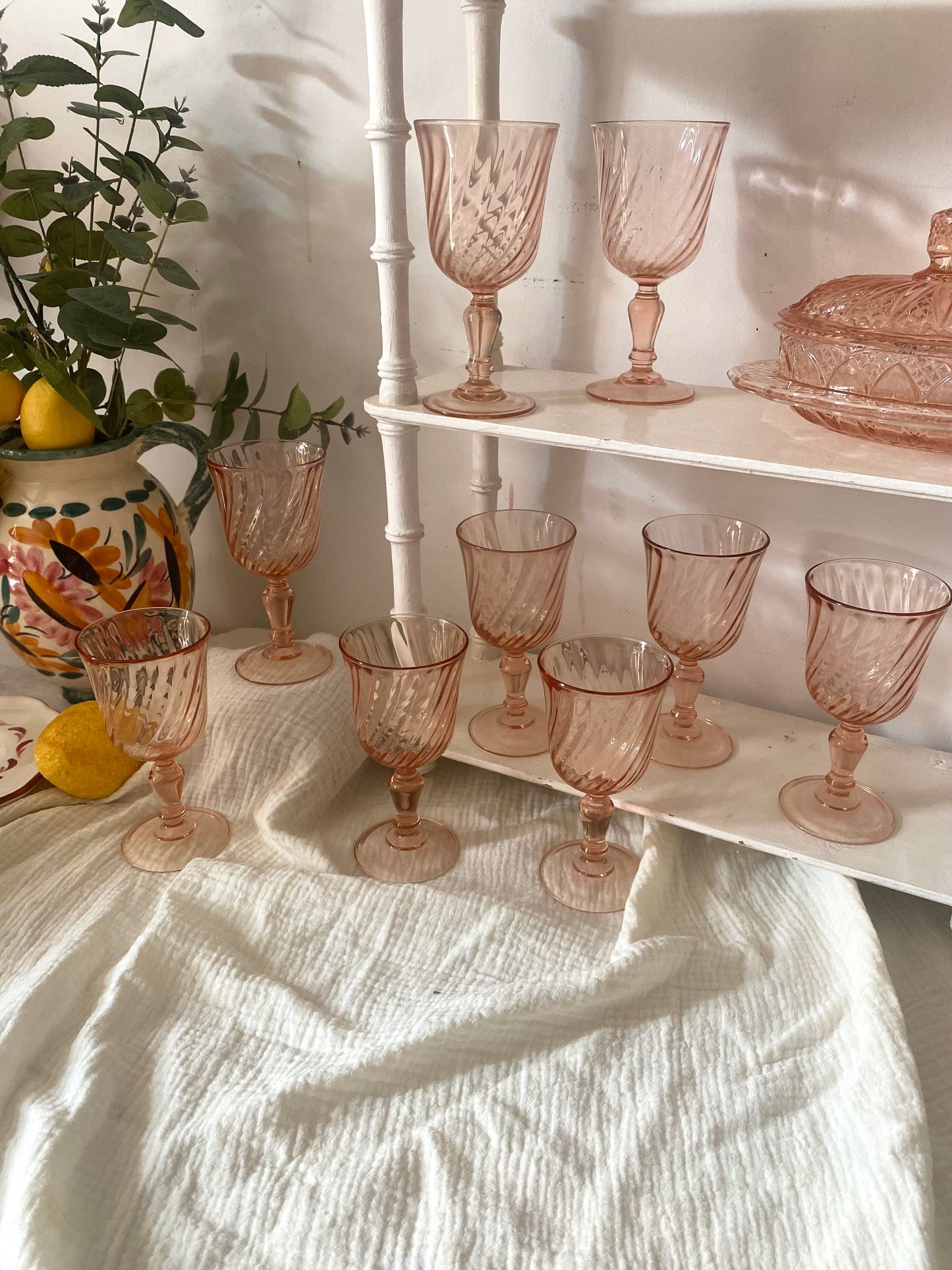 Lot de 9 verres à eau Rosaline en verre rose torsadé, Luminarc vintage