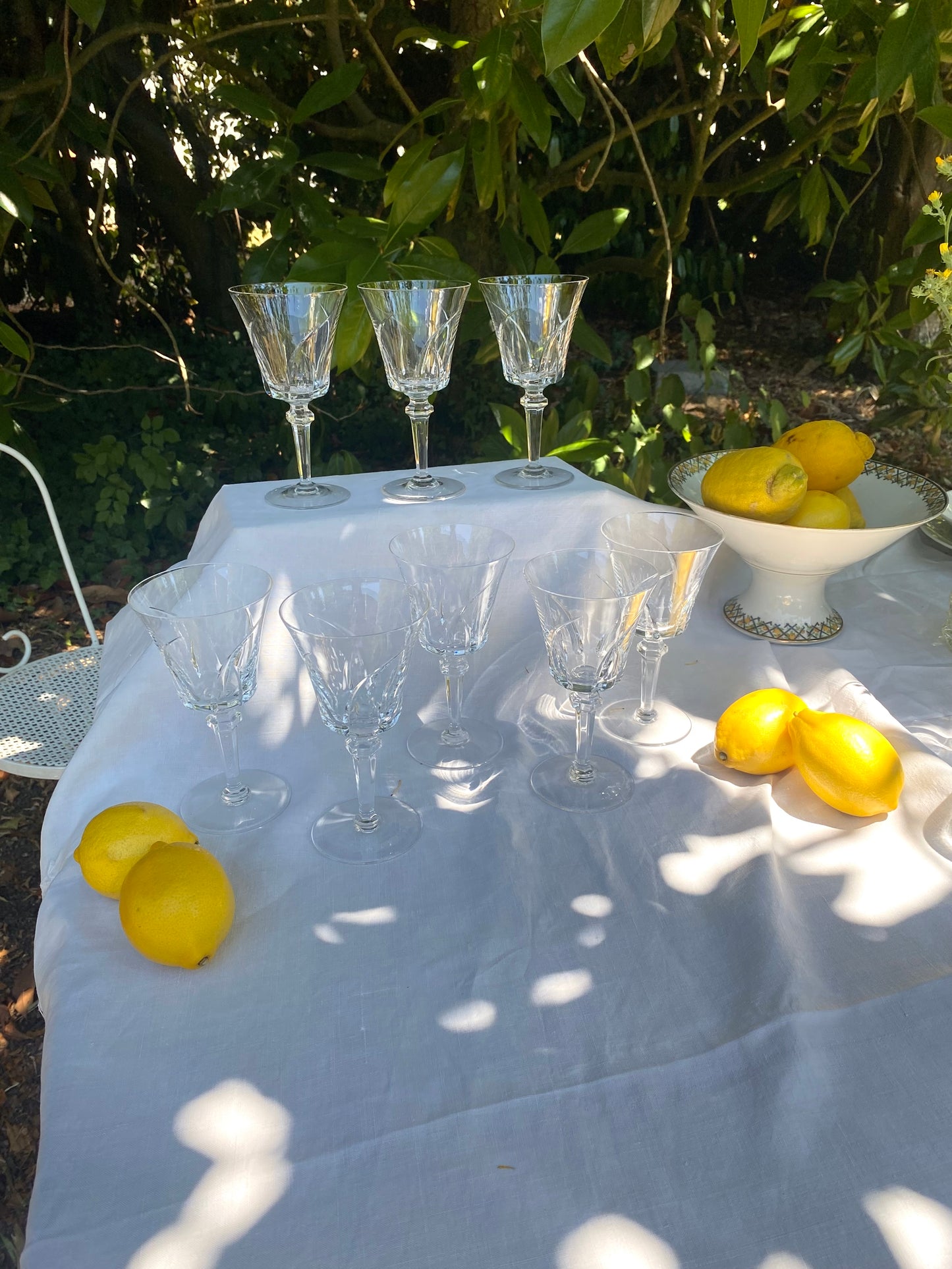 Service de 8 grands verres à vin en cristal taillé