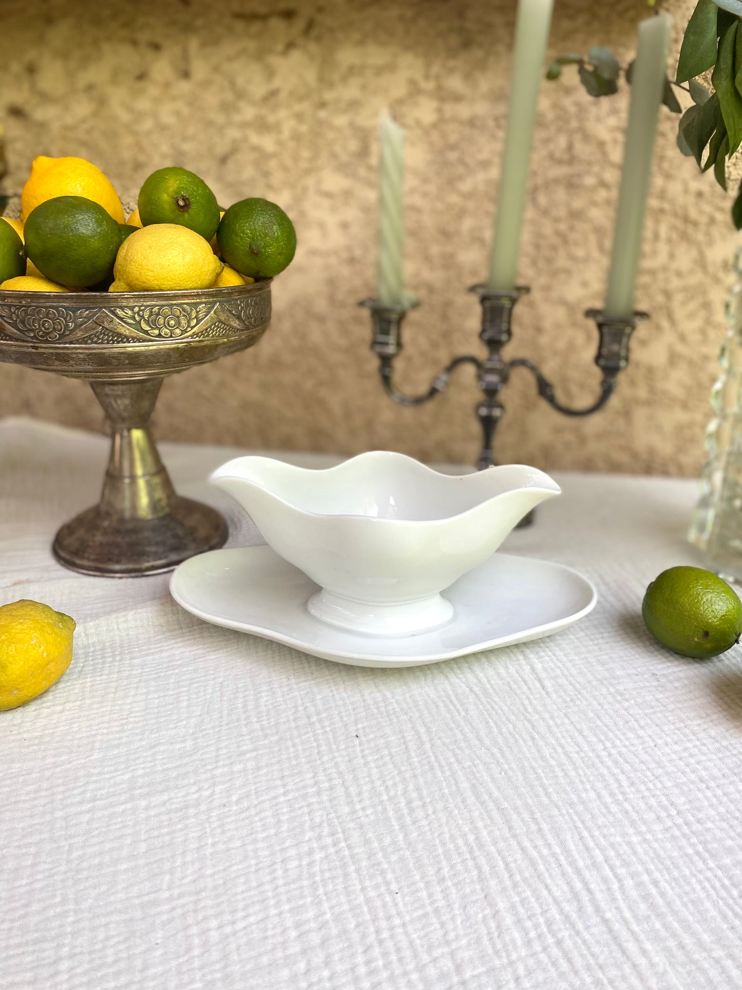 Saucière en porcelaine ancienne