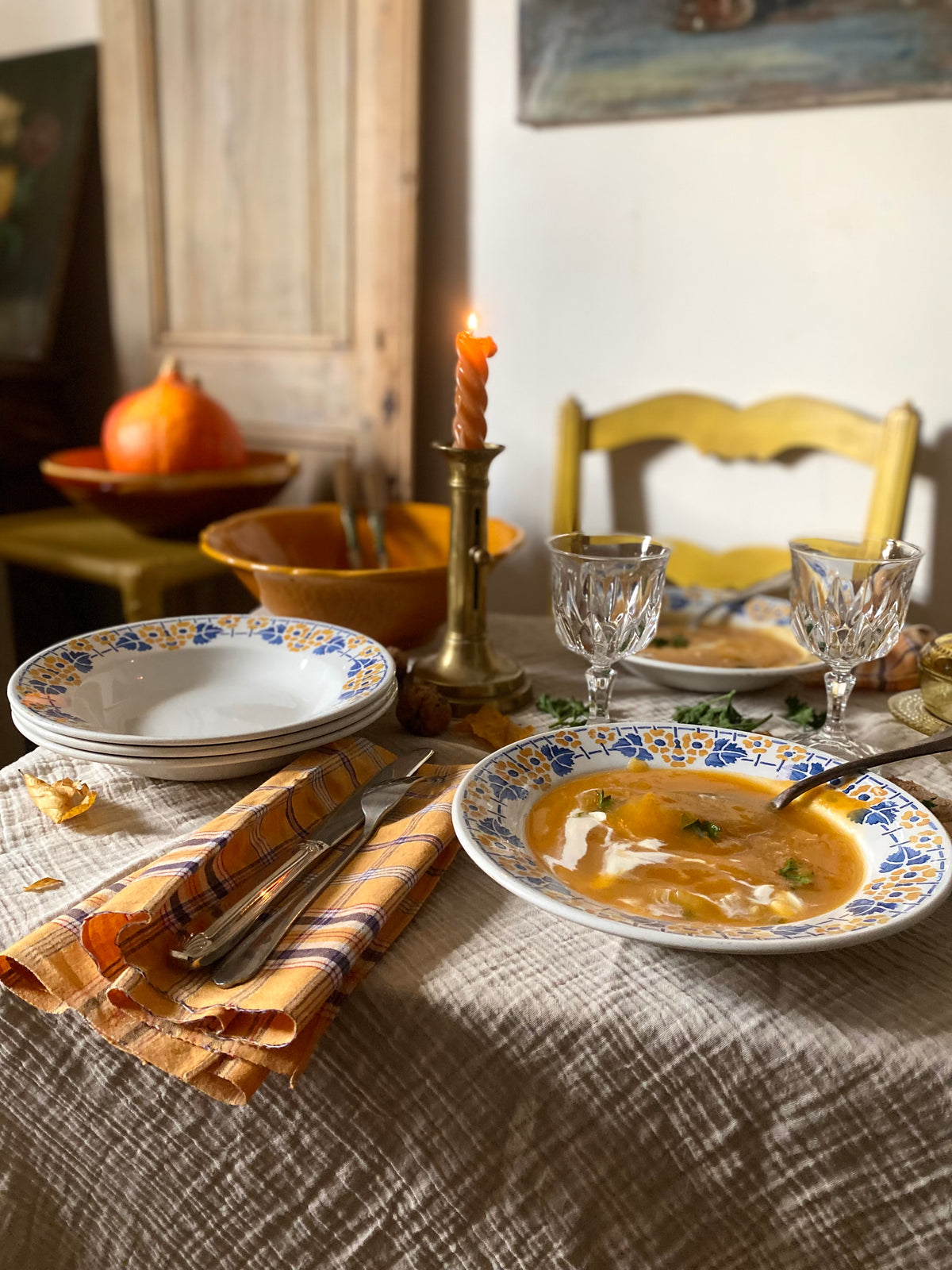 Lot de 5 assiettes creuses en faïence, années 40