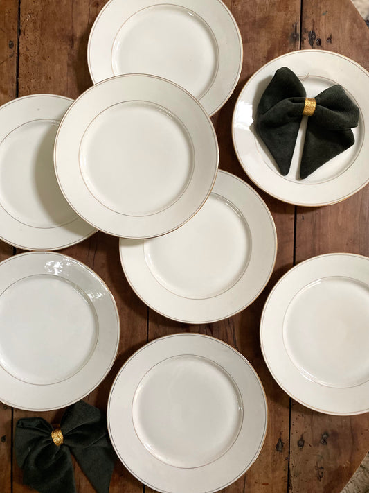 Assiettes plates en faïence ancienne