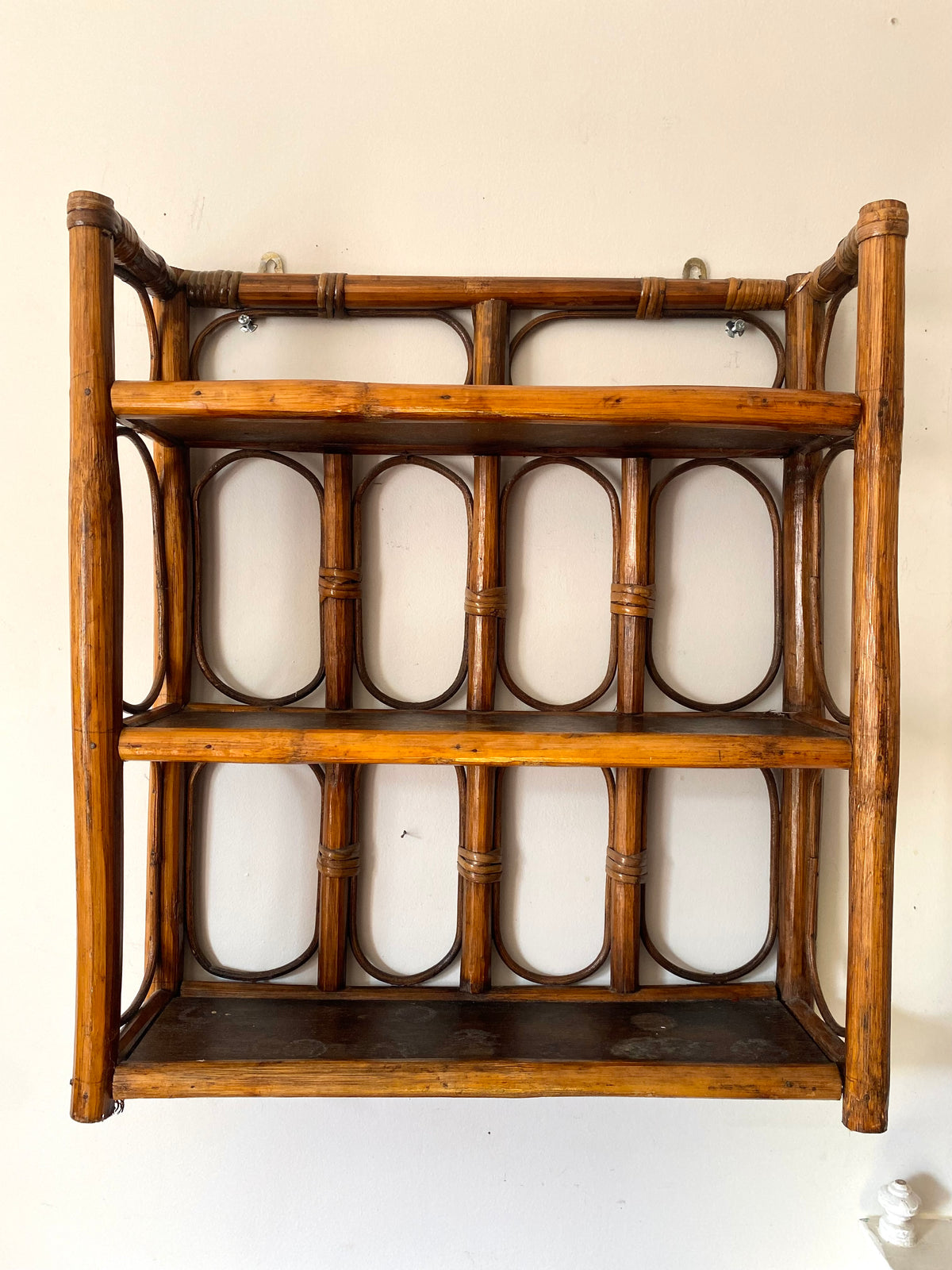 Étagère murale en bambou et rotin, années 60-70
