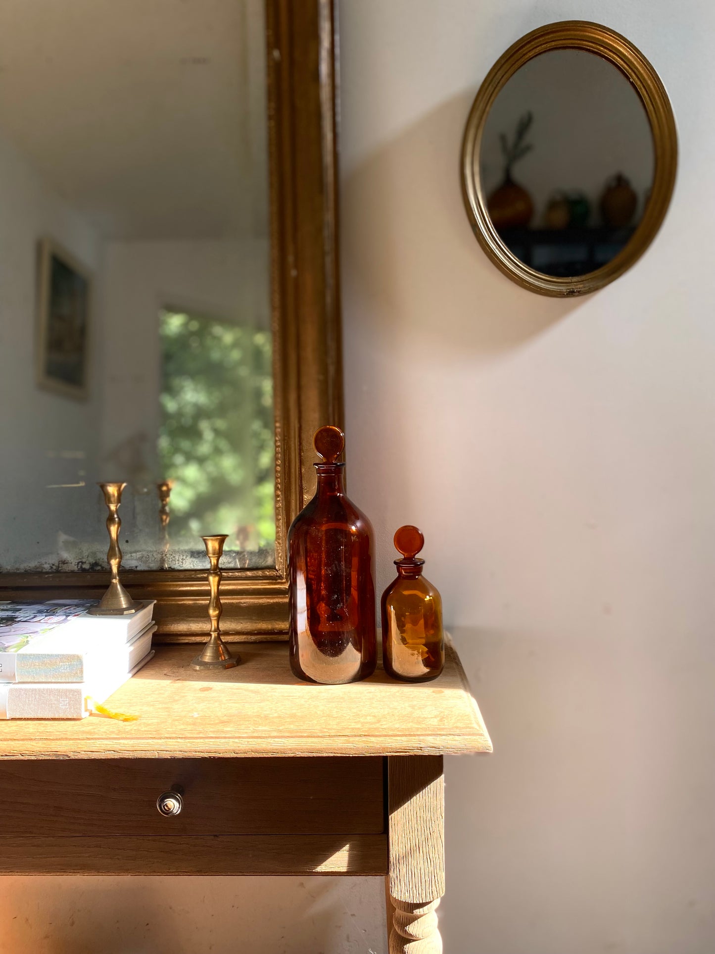 Miroir ovale en bois doré
