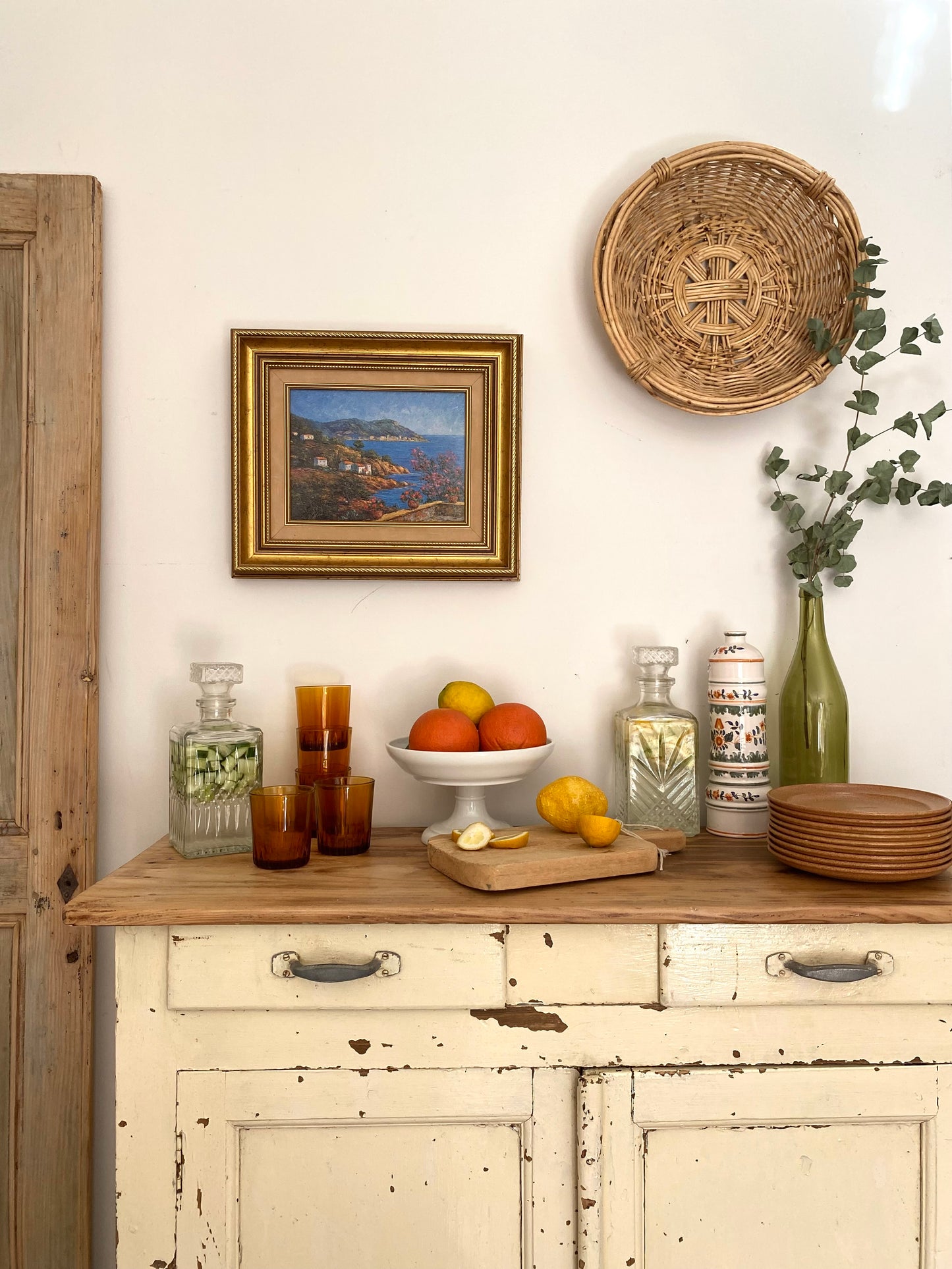 Bouteille décorative en céramique ancienne