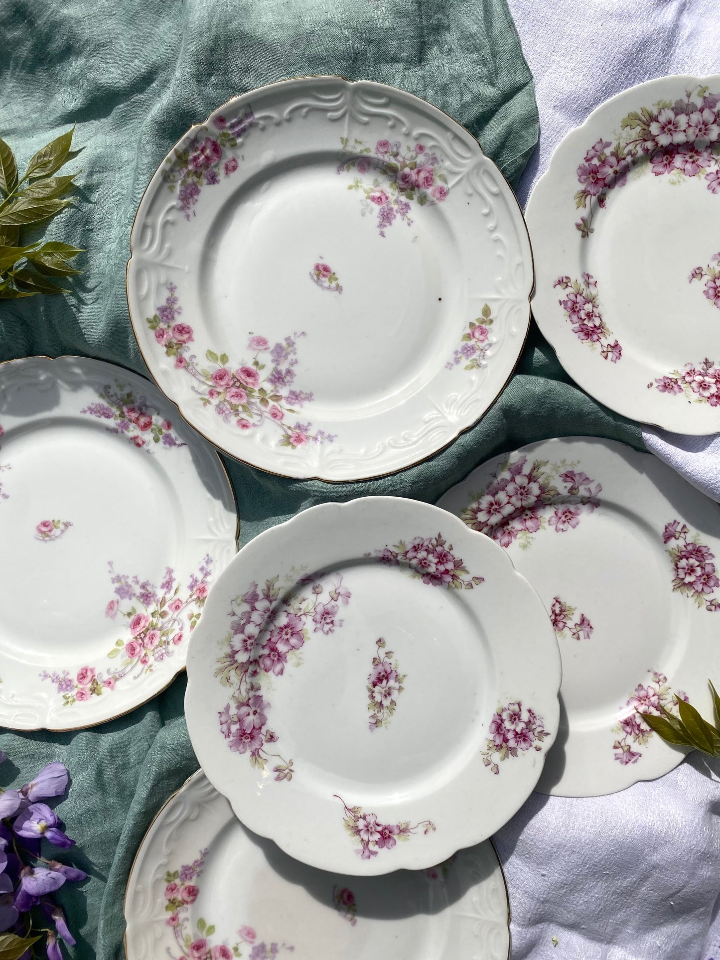 Assiettes à dessert anciennes en Porcelaine fleurie