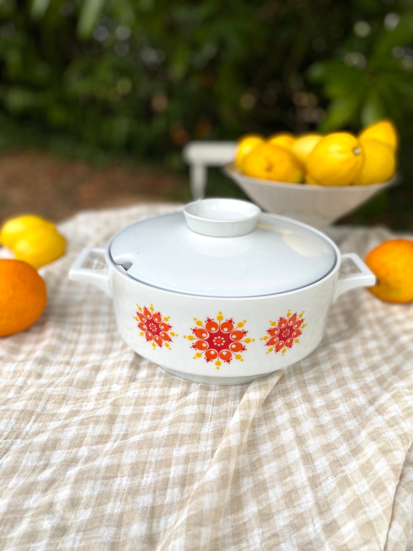 Soupière couverte Winterling, décor pop années 70