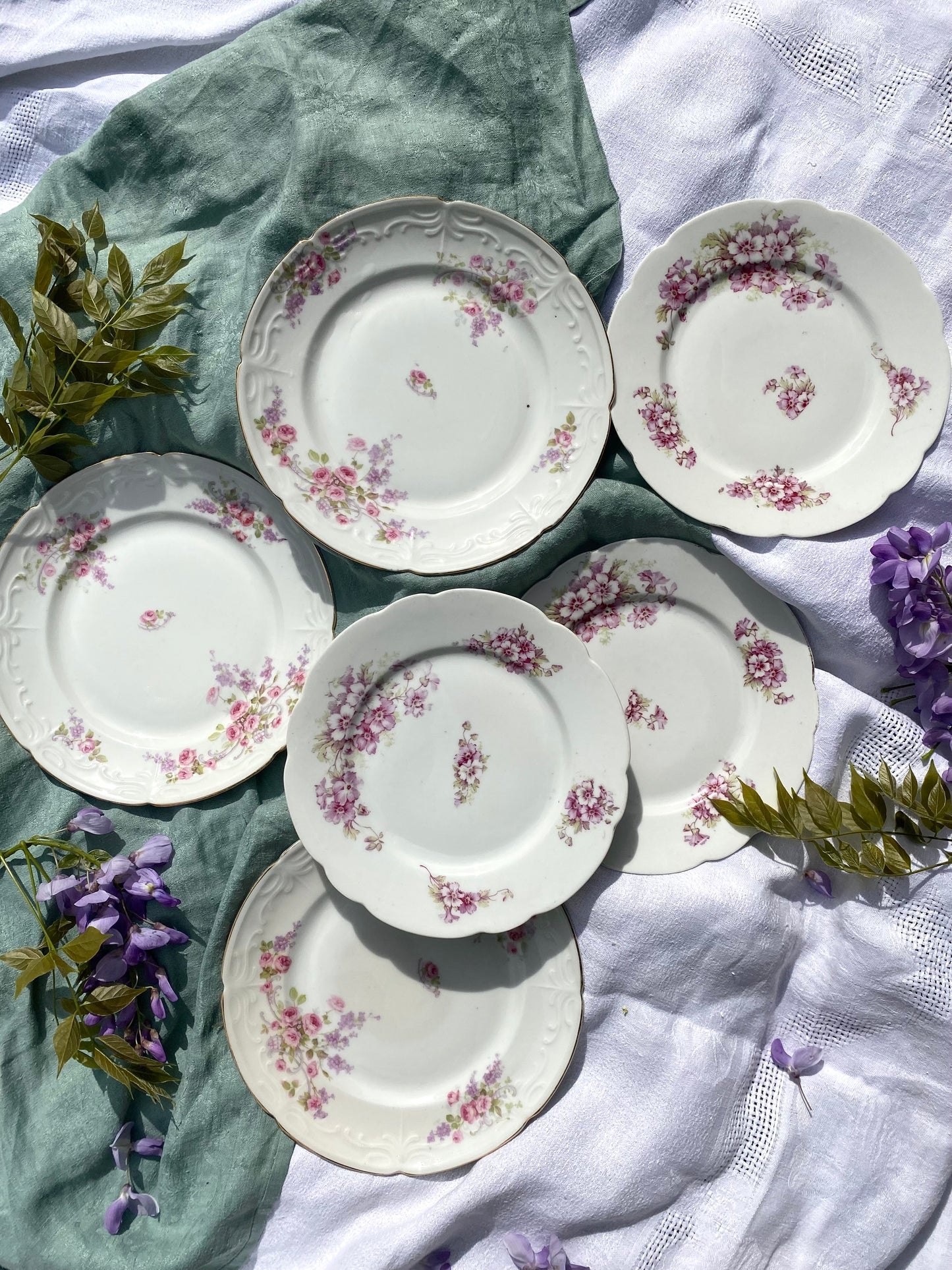 Assiettes à dessert anciennes en Porcelaine fleurie