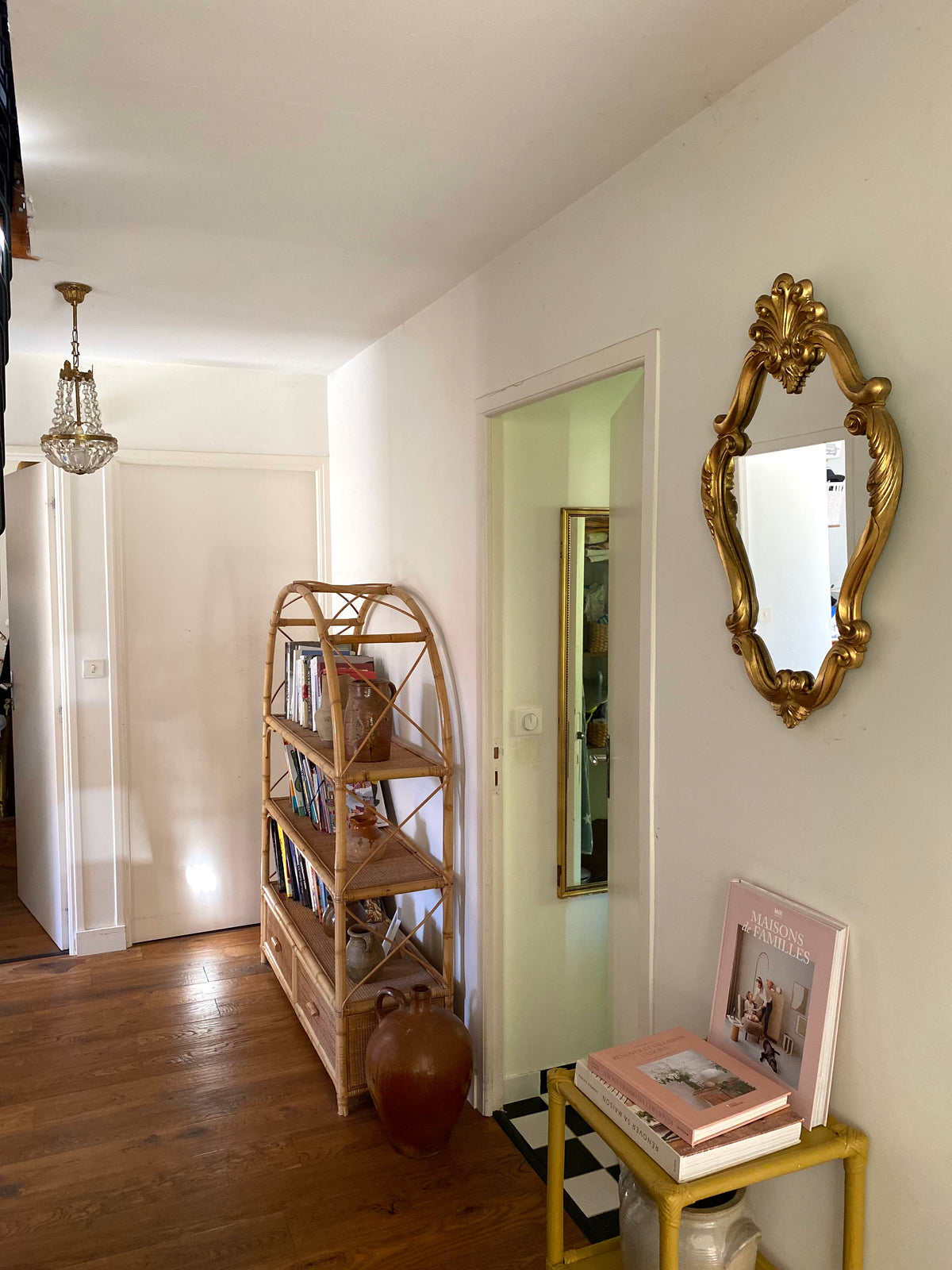 Miroir doré de style Louis XV, milieu du XXe siècle